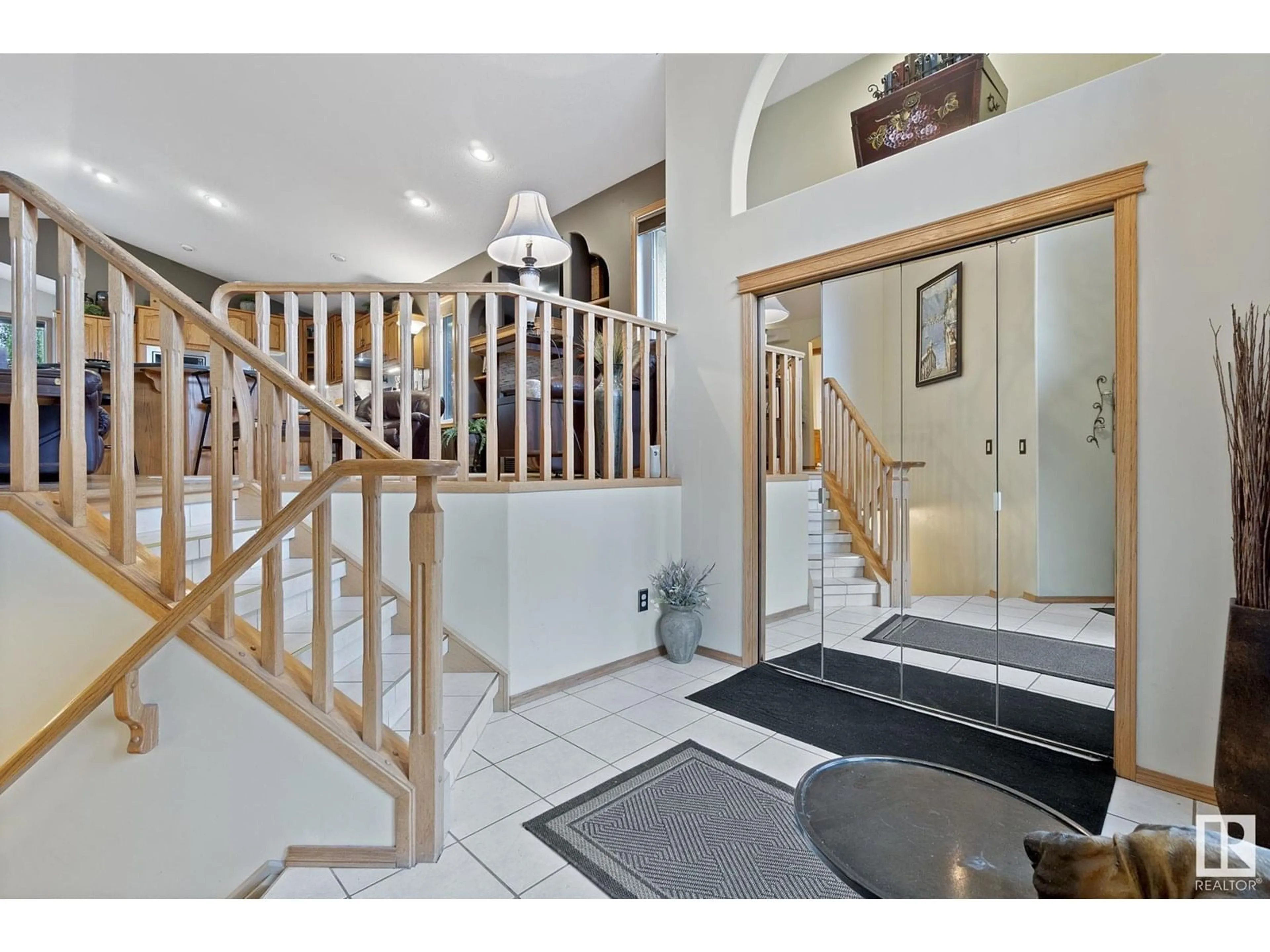 Indoor foyer for 440 KANANASKIS CL, Devon Alberta T9G2C5