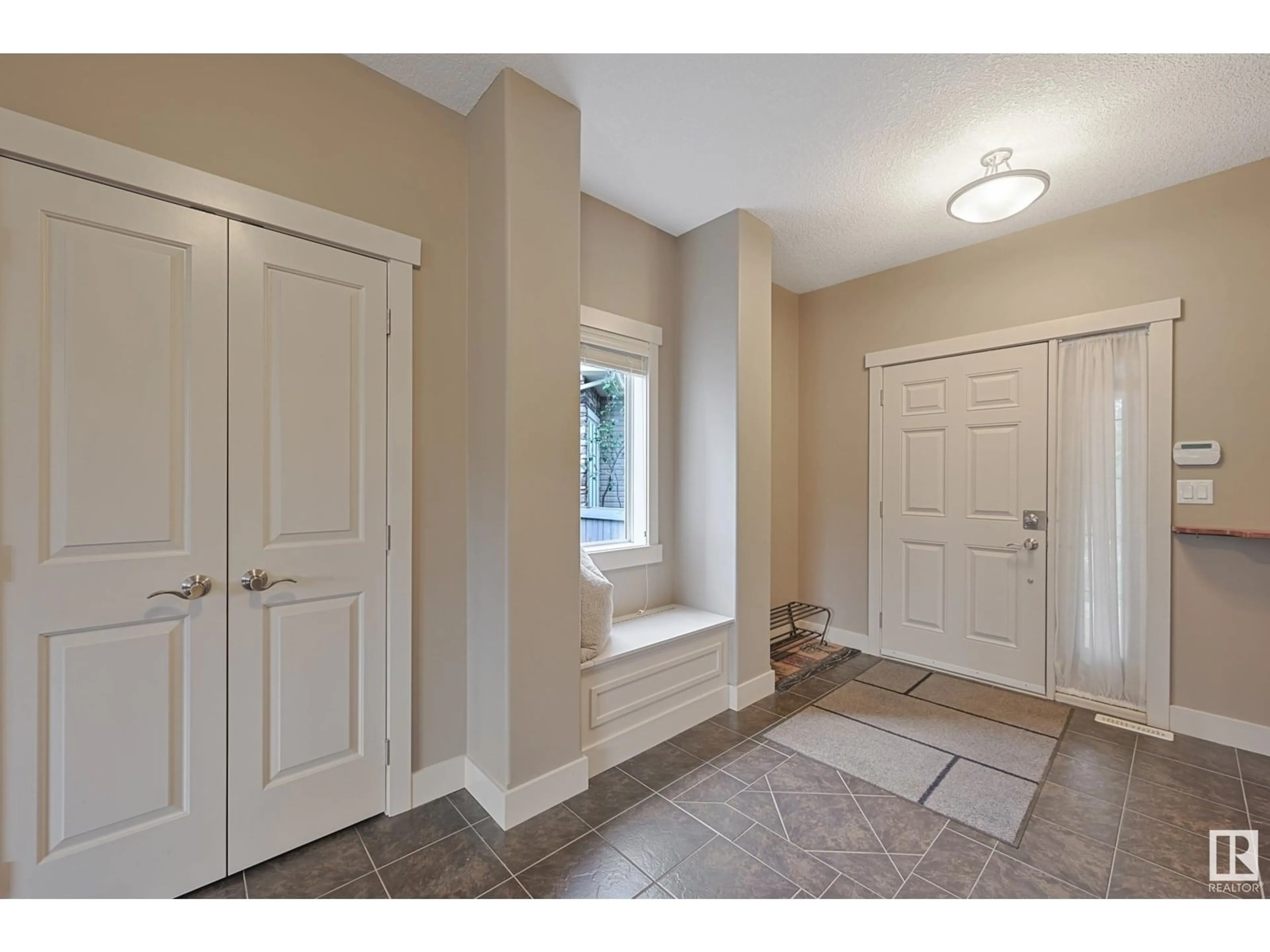 Indoor entryway for 1110 CONNELLY CO, Edmonton Alberta T6W0R4