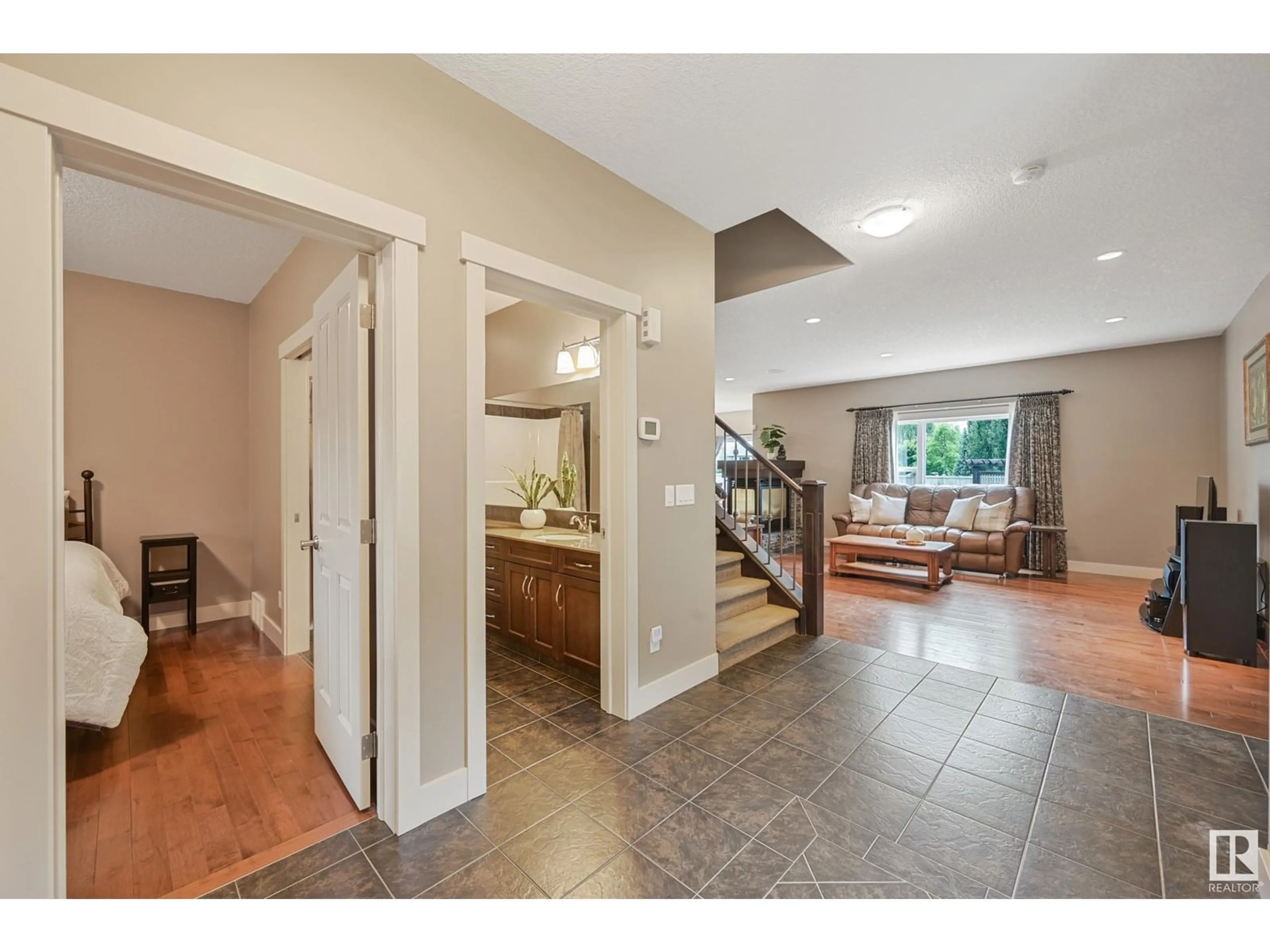 Indoor entryway for 1110 CONNELLY CO, Edmonton Alberta T6W0R4
