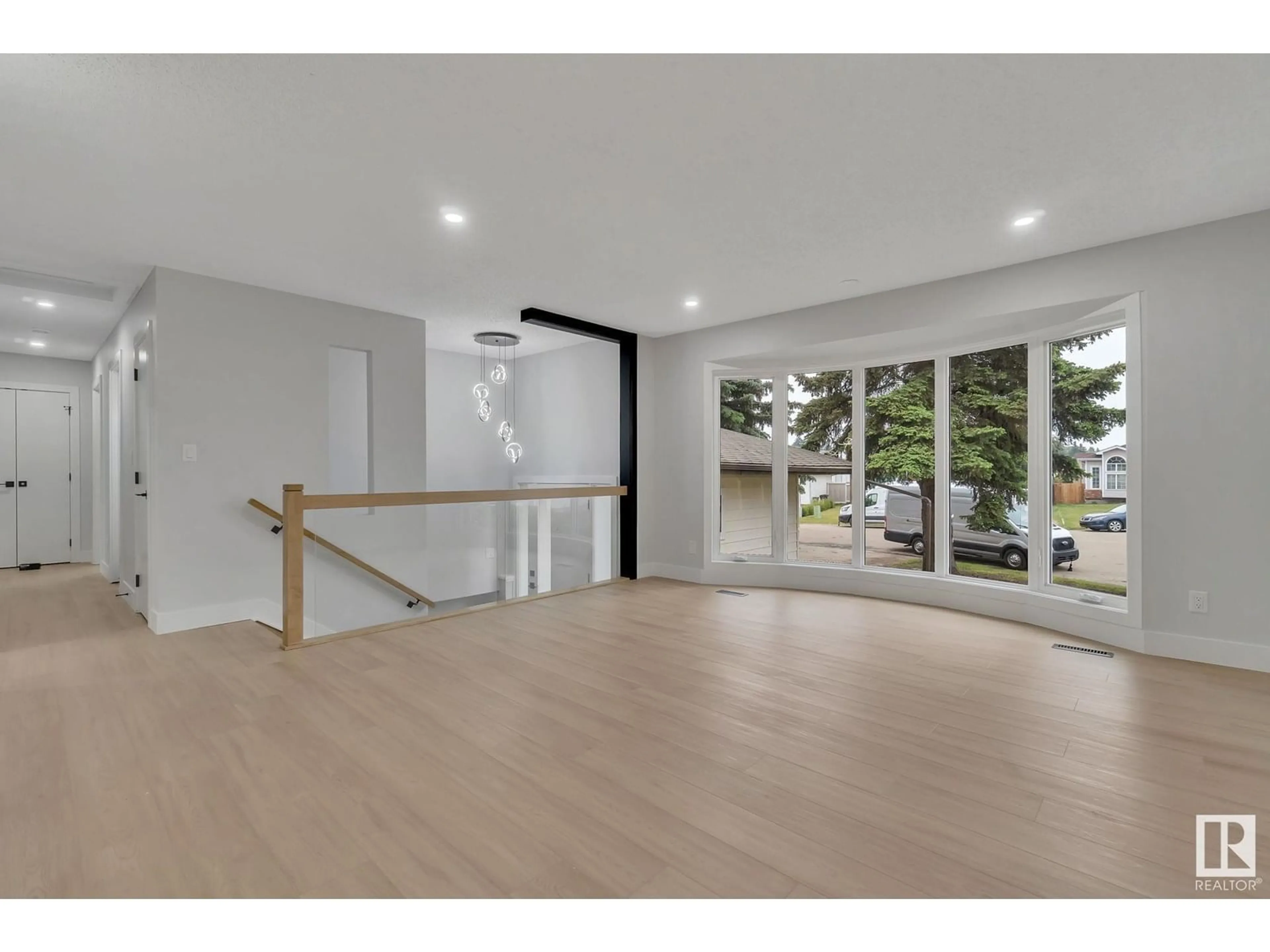 Indoor foyer for NW - 1847 40 ST, Edmonton Alberta T6L3H3