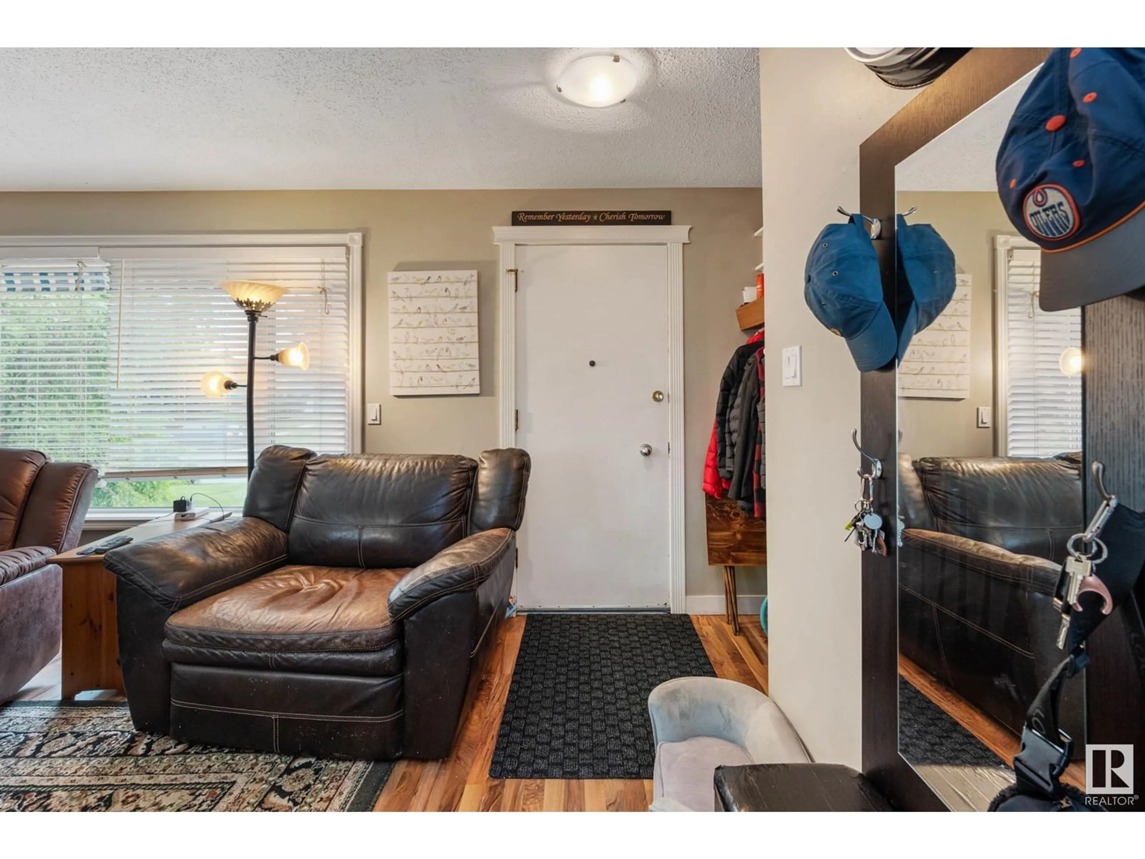 Indoor entryway for NW - 5407 114B ST, Edmonton Alberta T6H3N6