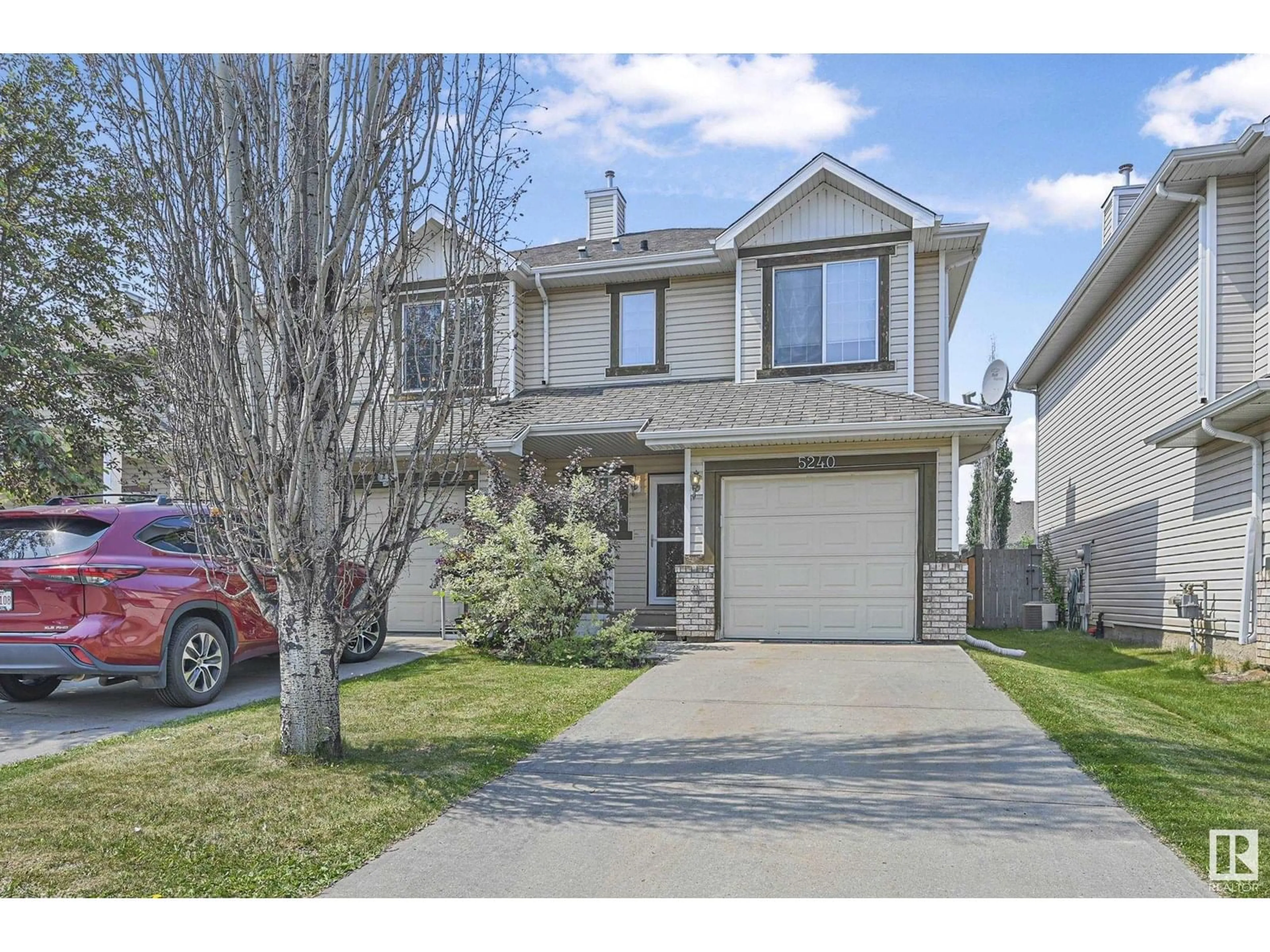 Home with vinyl exterior material, street for NW - 5240 204 ST, Edmonton Alberta T6M2Y9