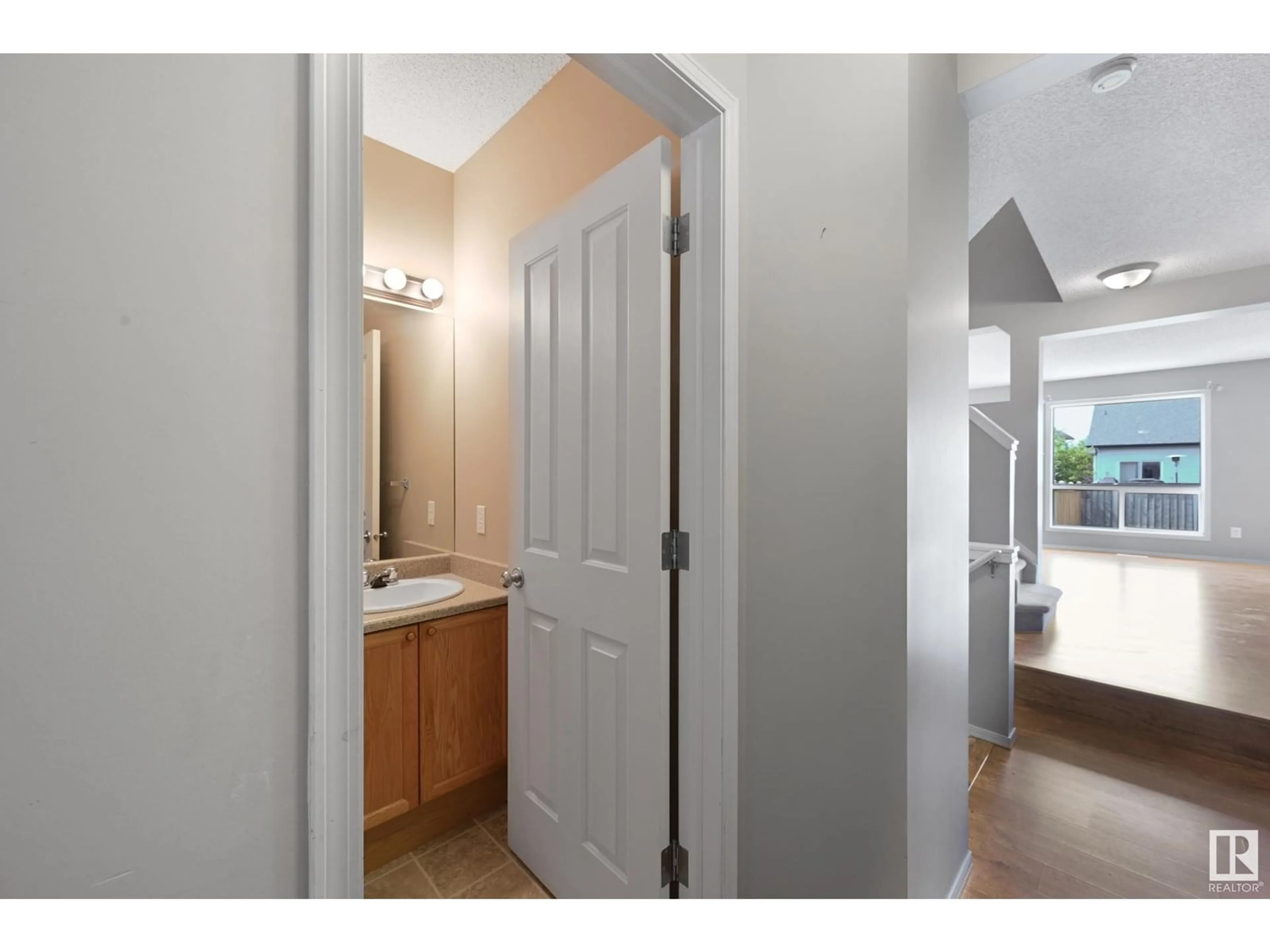 Indoor entryway for NW - 5240 204 ST, Edmonton Alberta T6M2Y9