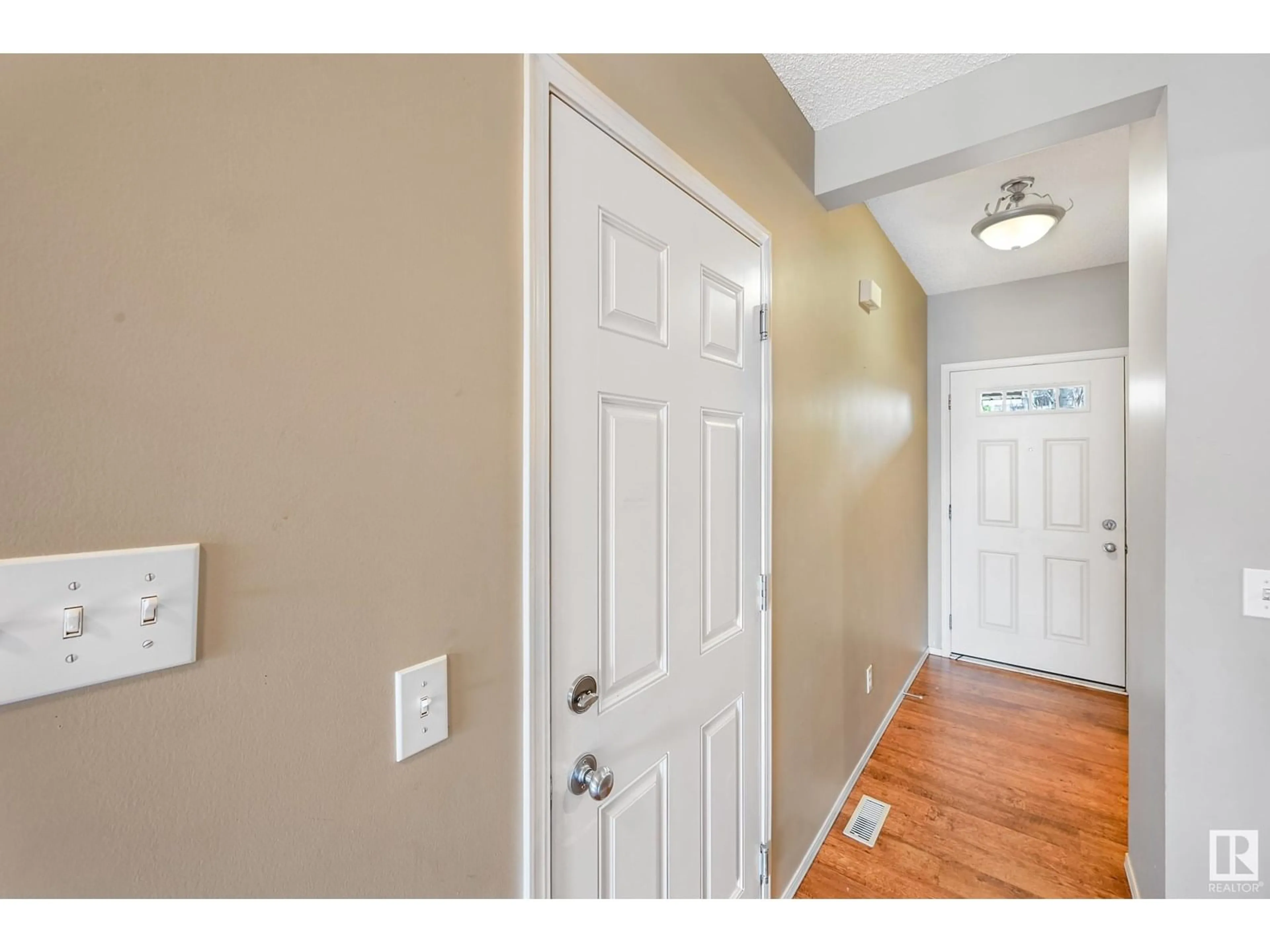 Indoor entryway for NW - 5240 204 ST, Edmonton Alberta T6M2Y9