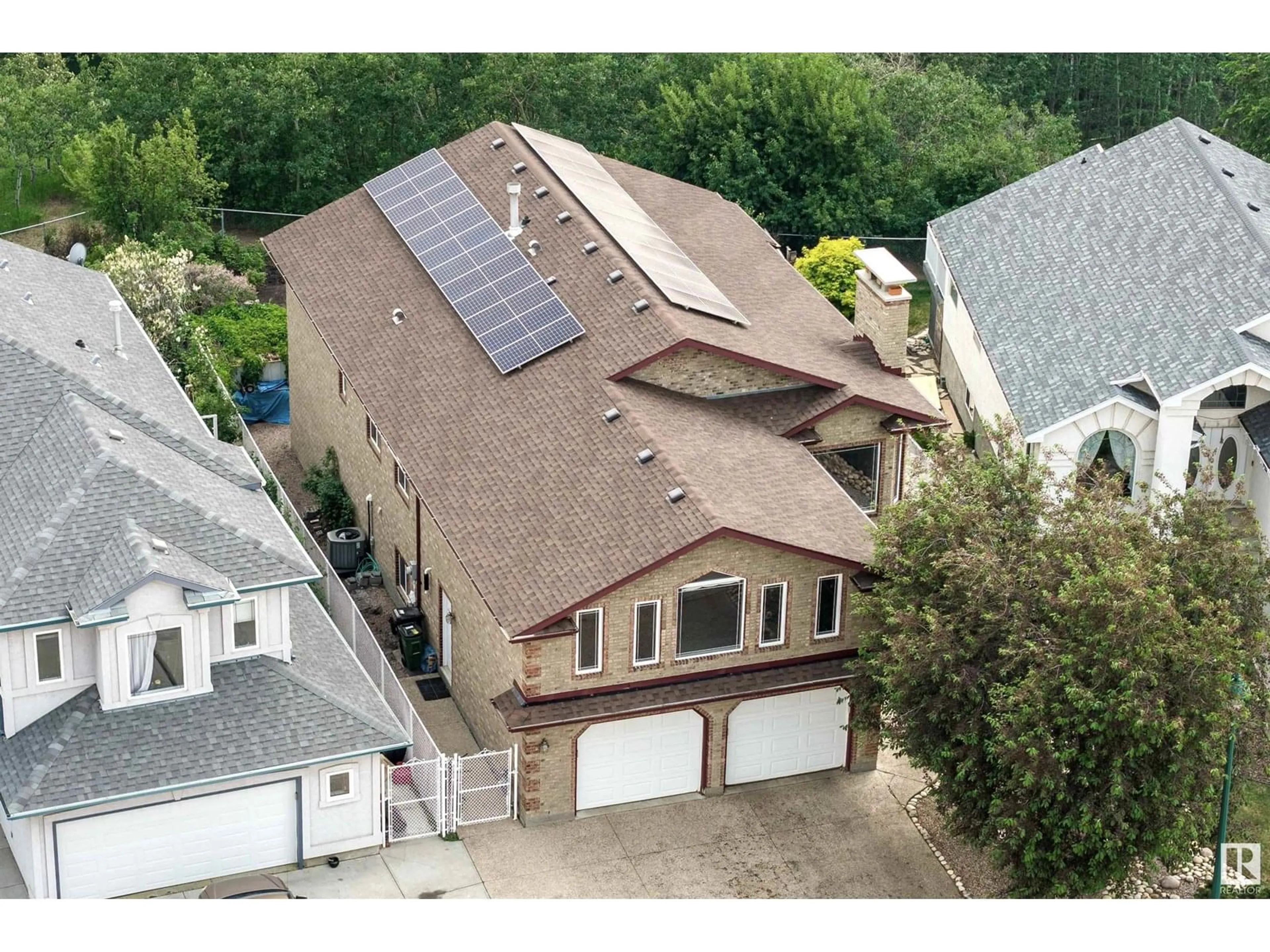 A pic from outside/outdoor area/front of a property/back of a property/a pic from drone, street for 3811 130 AV, Edmonton Alberta T5A5G1
