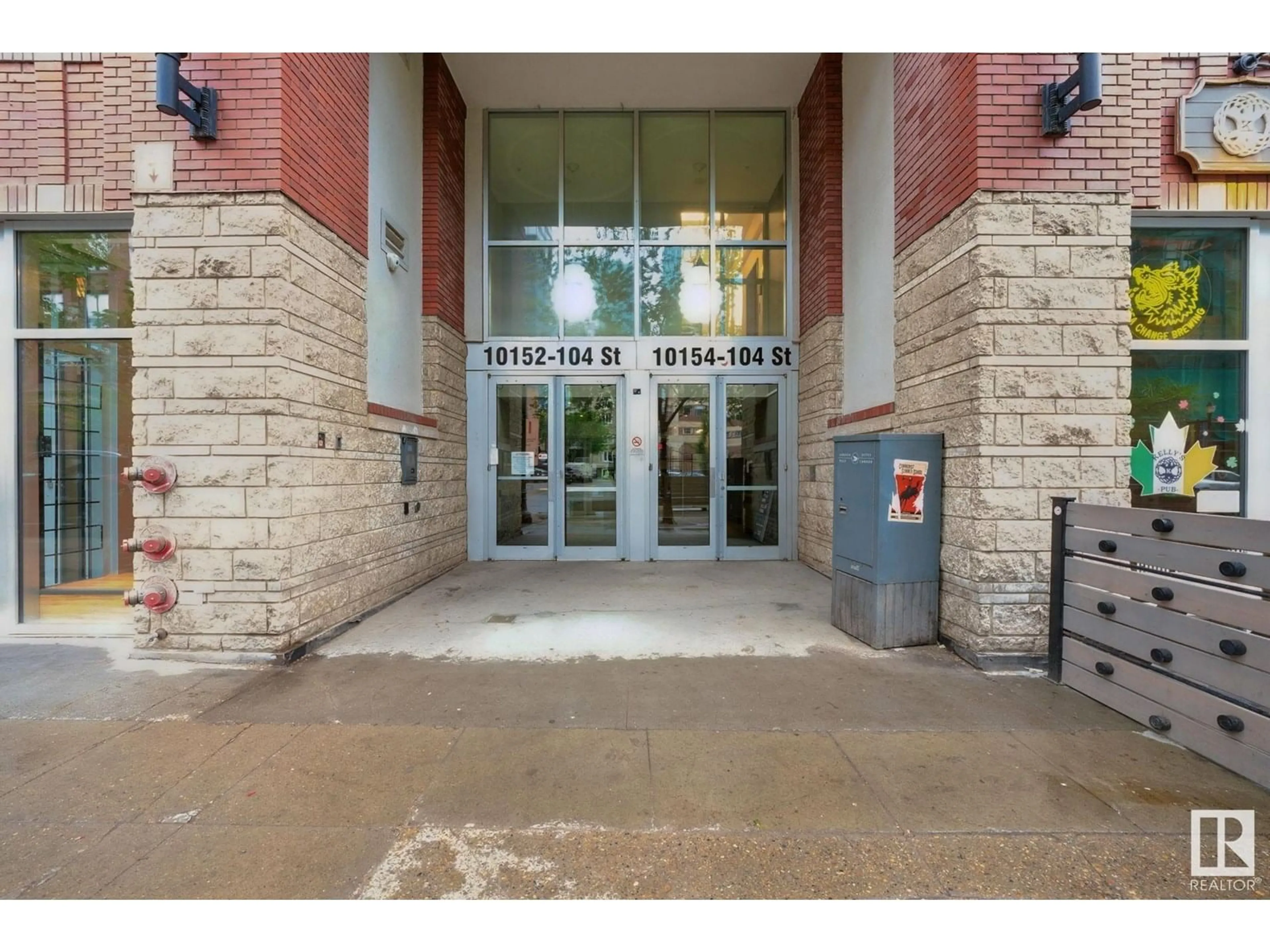 Indoor foyer for 701 - 10152 104 ST NW, Edmonton Alberta T5J0B6