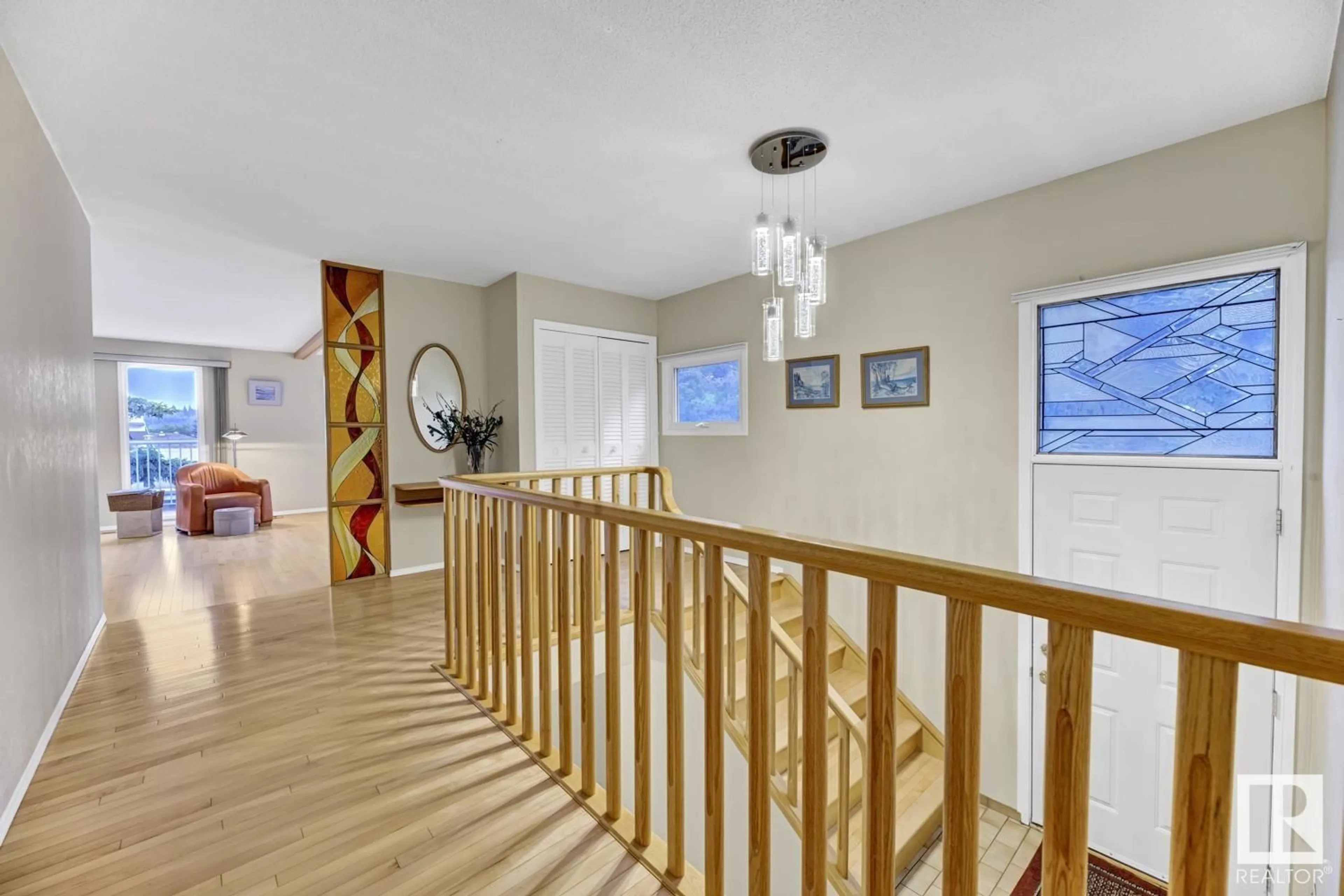 Indoor foyer for 13512 BUENA VISTA RD, Edmonton Alberta T5R5R2