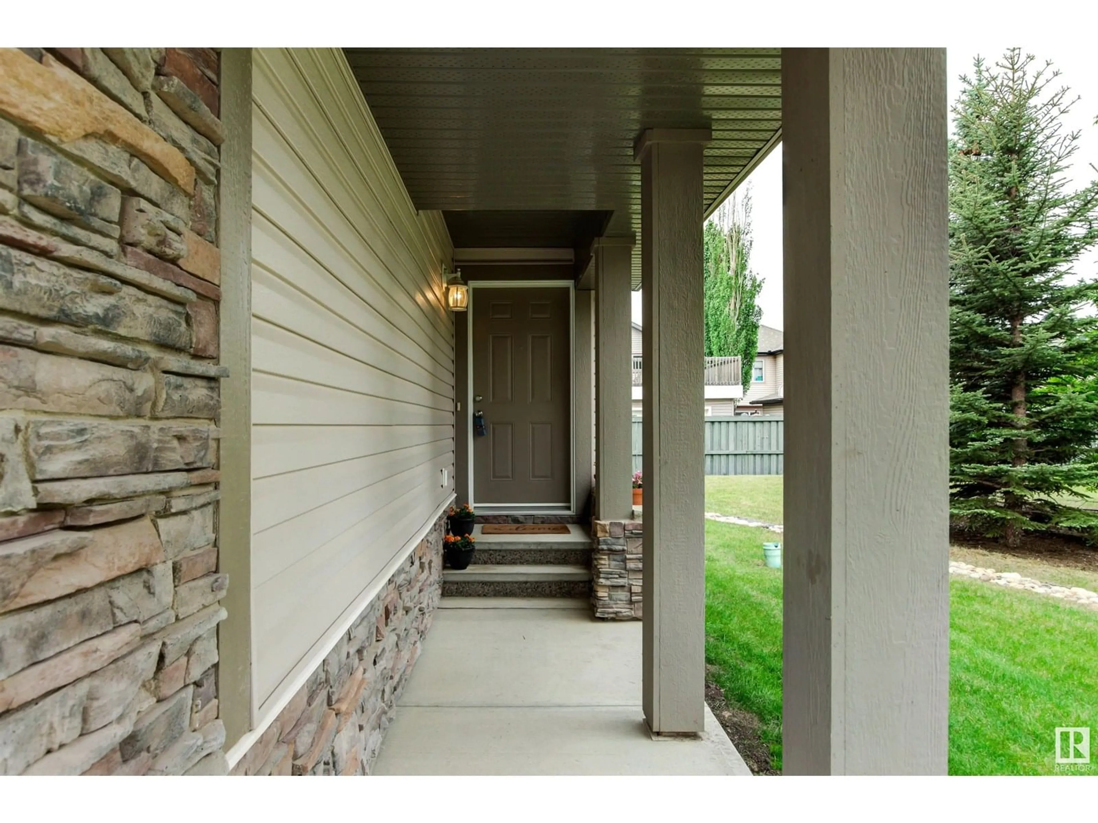 Indoor entryway for #108 - 12050 17 AV, Edmonton Alberta T6W1X4