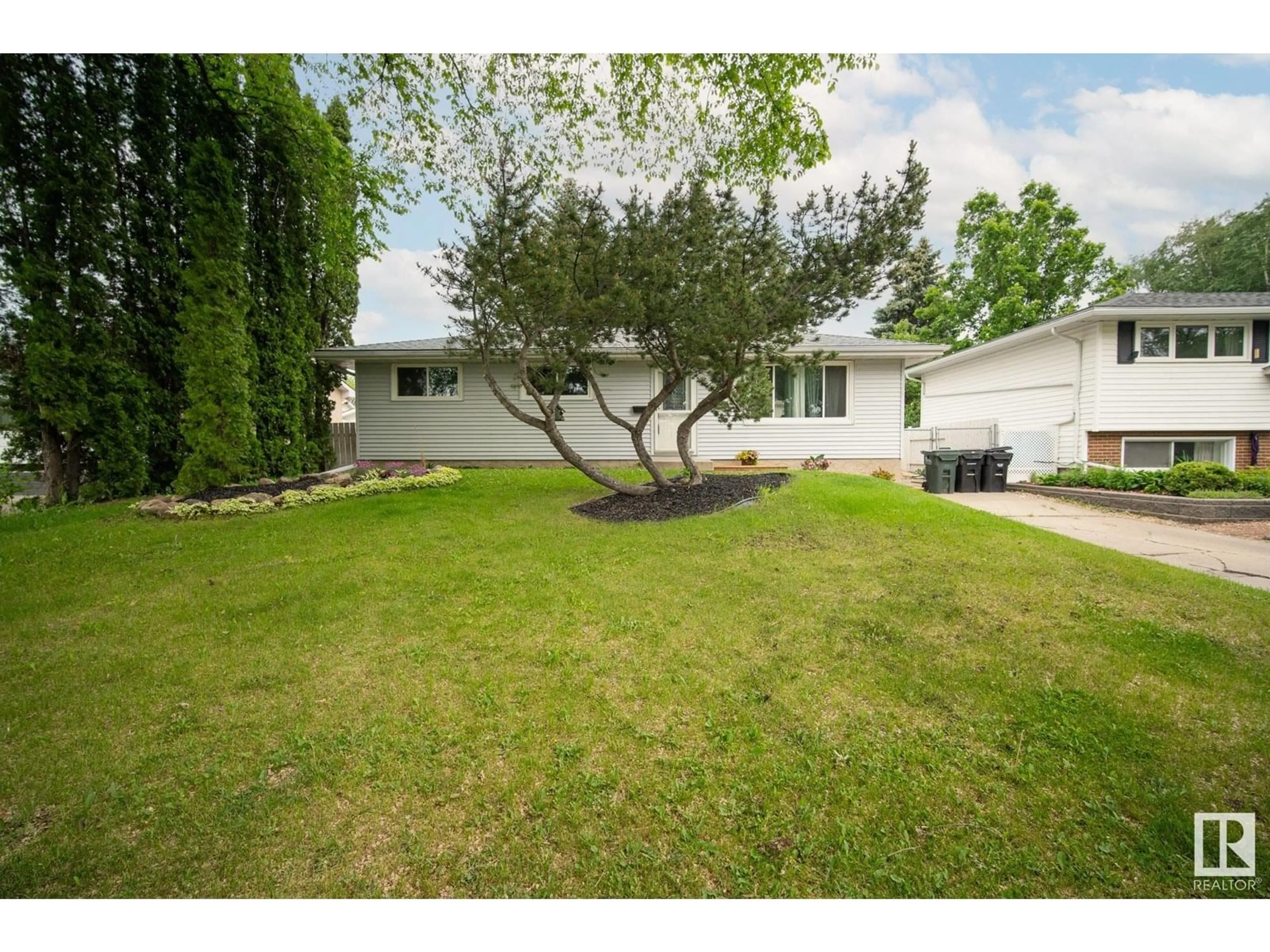 A pic from outside/outdoor area/front of a property/back of a property/a pic from drone, street for 44 MARION DR, Sherwood Park Alberta T8A0M1