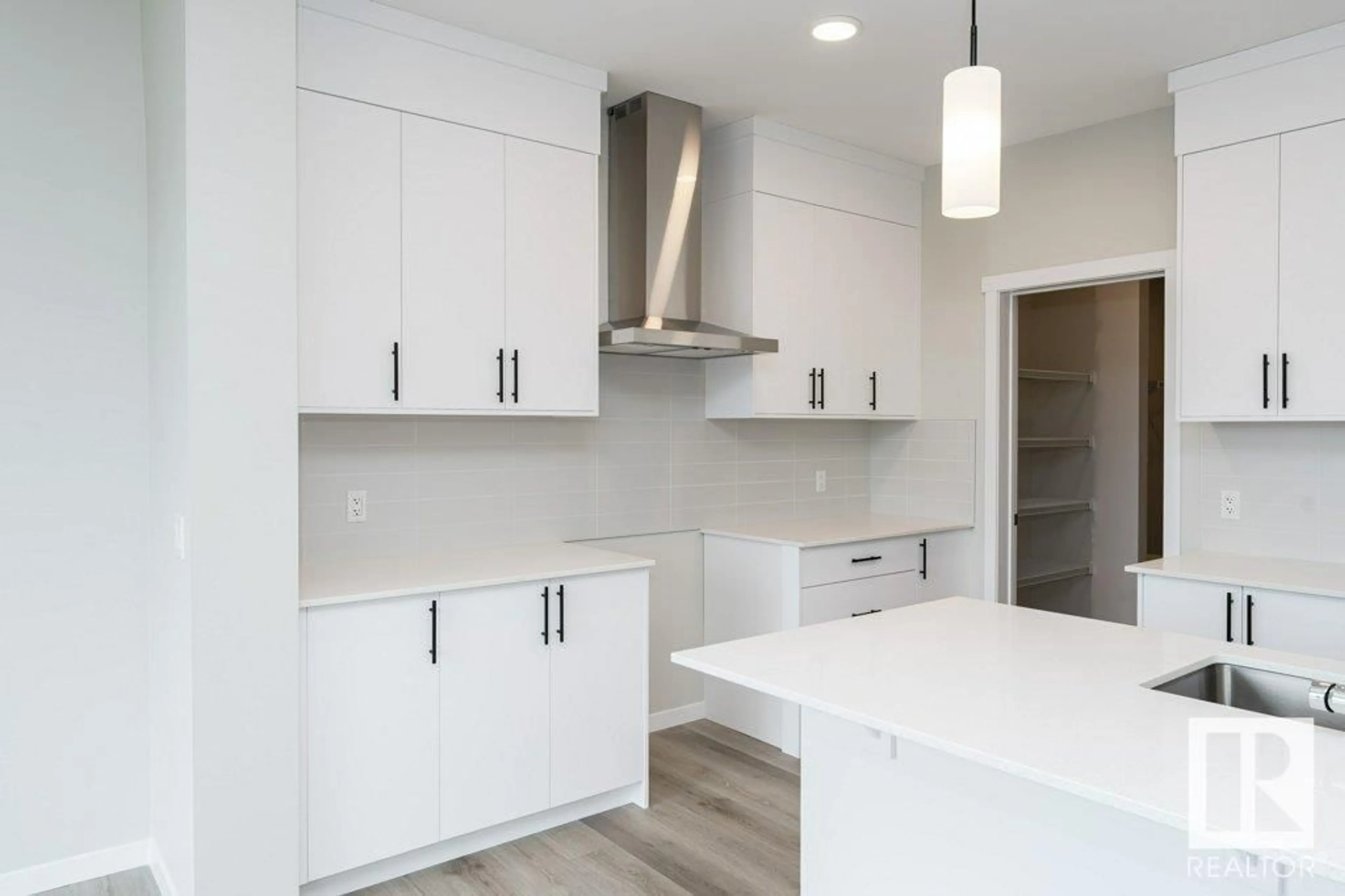 Contemporary kitchen, unknown for 3945 WREN LO NW, Edmonton Alberta T5S0T1