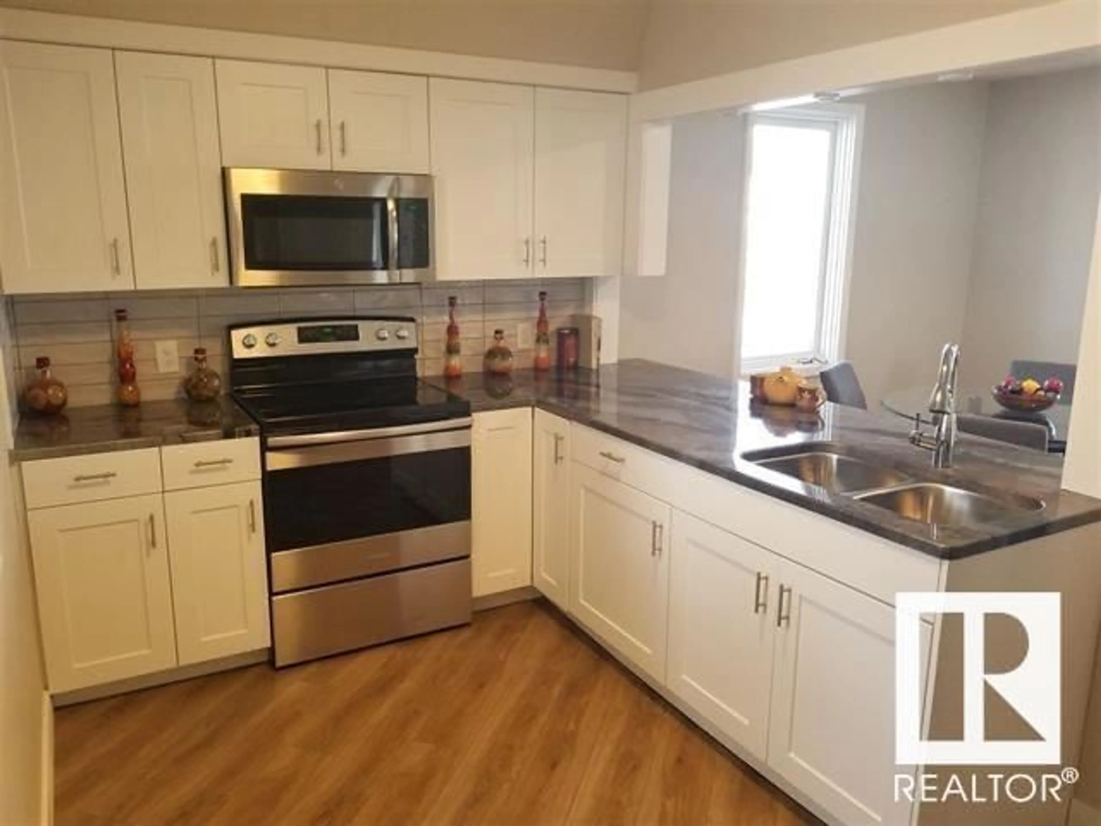 Standard kitchen, unknown for NW - 3848 114 AV, Edmonton Alberta T5W0S7