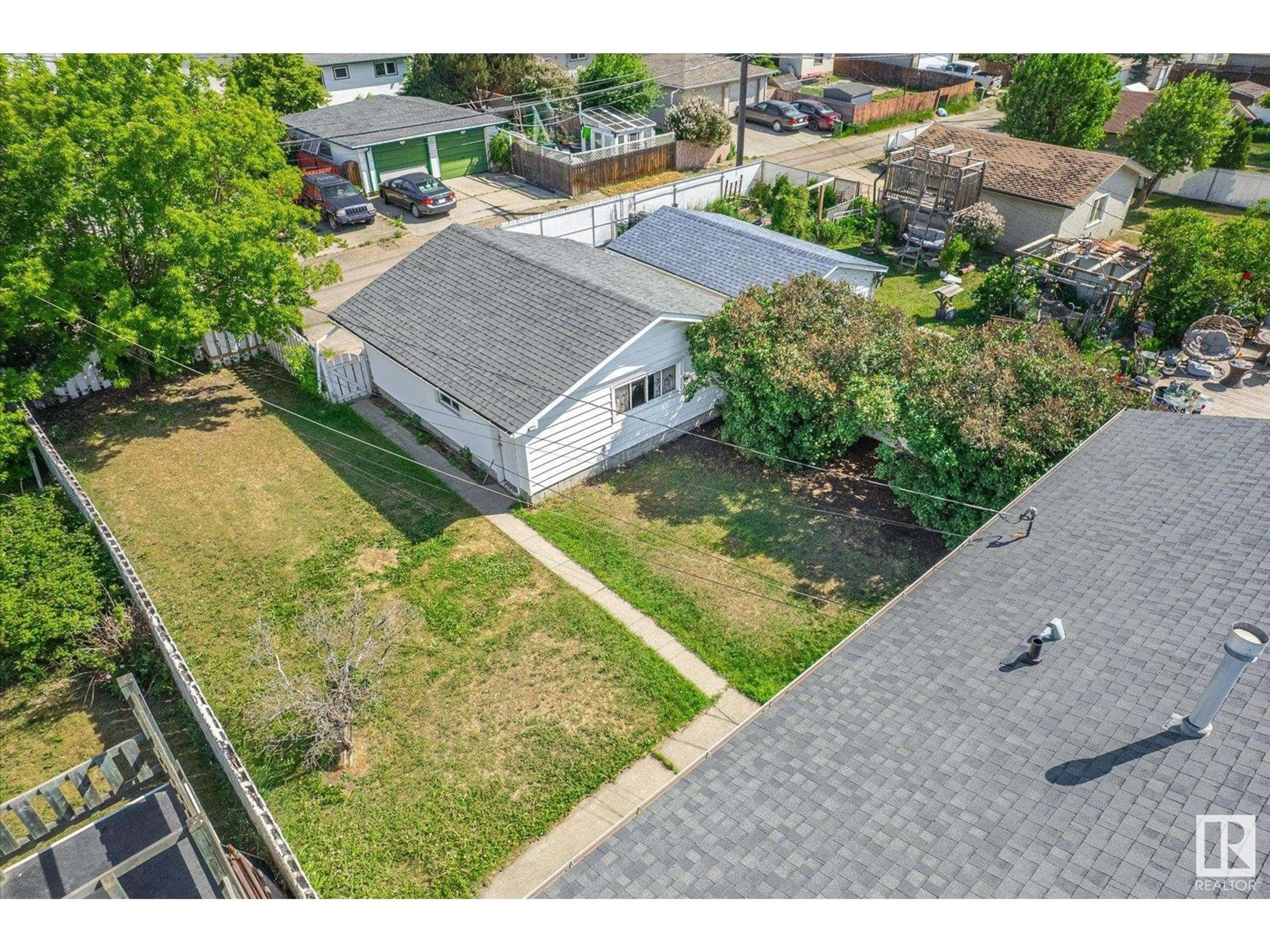 A pic from outside/outdoor area/front of a property/back of a property/a pic from drone, street for 9524 134 AV, Edmonton Alberta T5E1H7