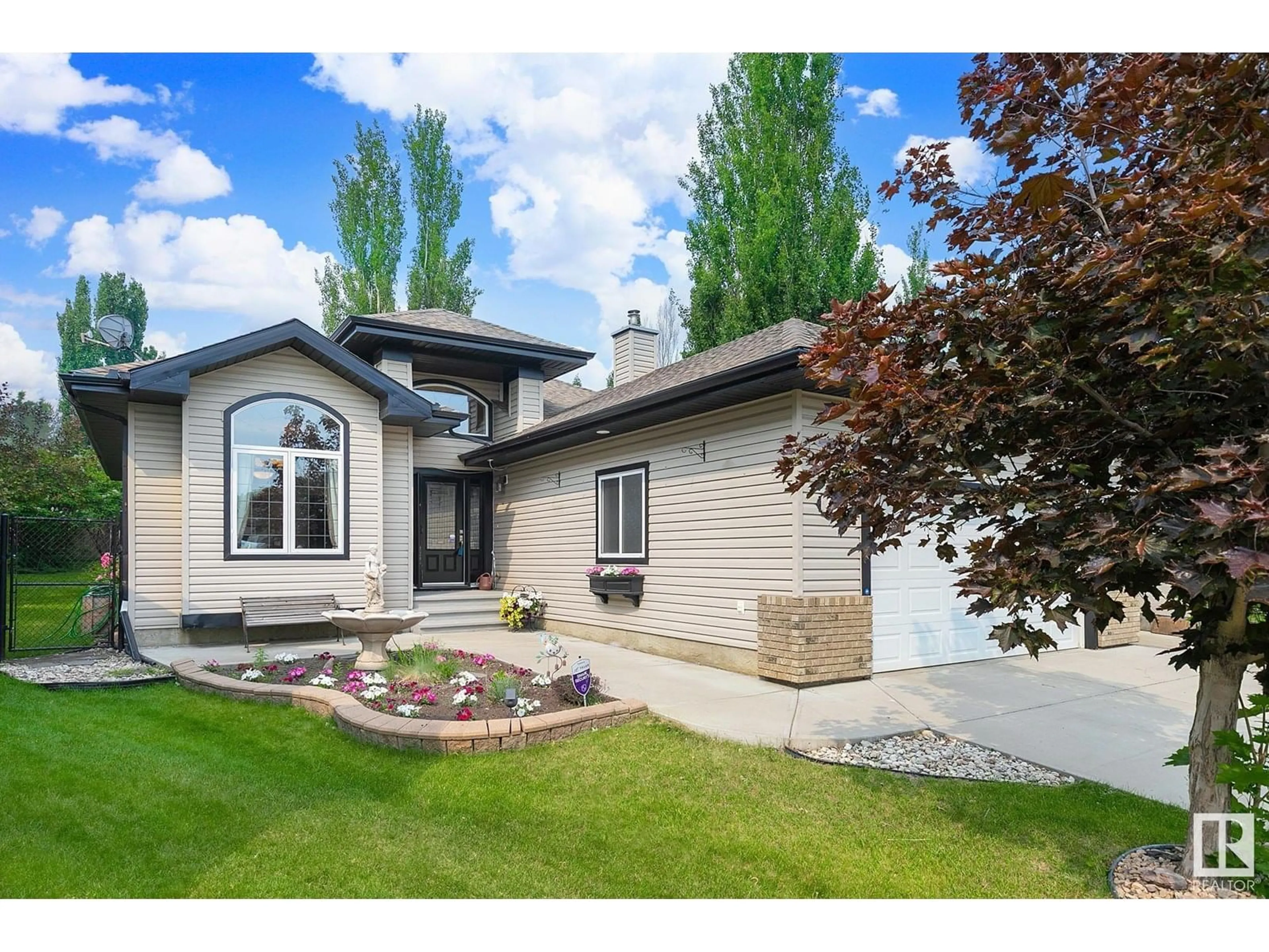 Home with vinyl exterior material, street for 23 DEER PARK PT, Spruce Grove Alberta T7X4N6