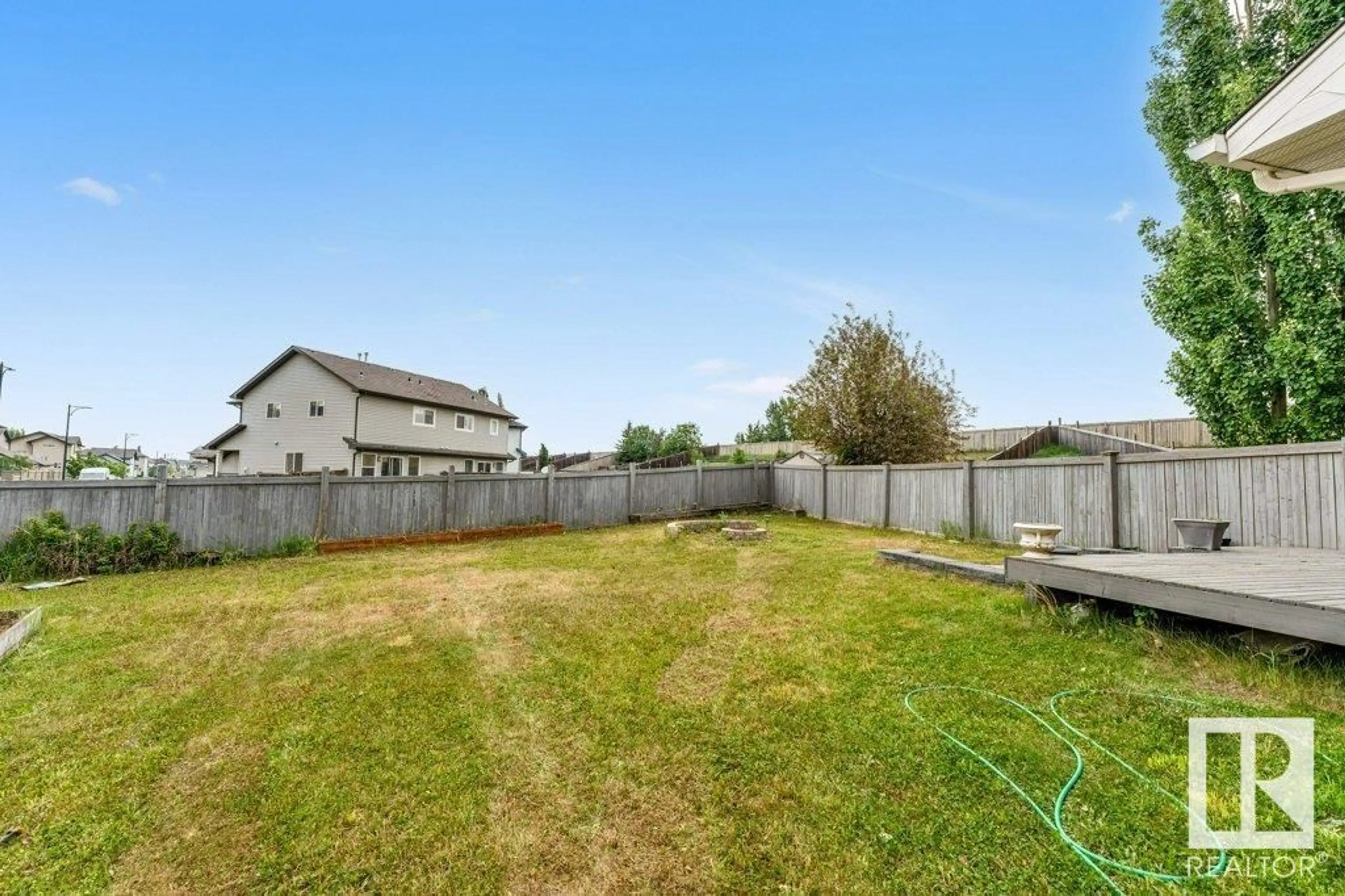 Patio, unknown for 3545 11 ST, Edmonton Alberta T6T0J7