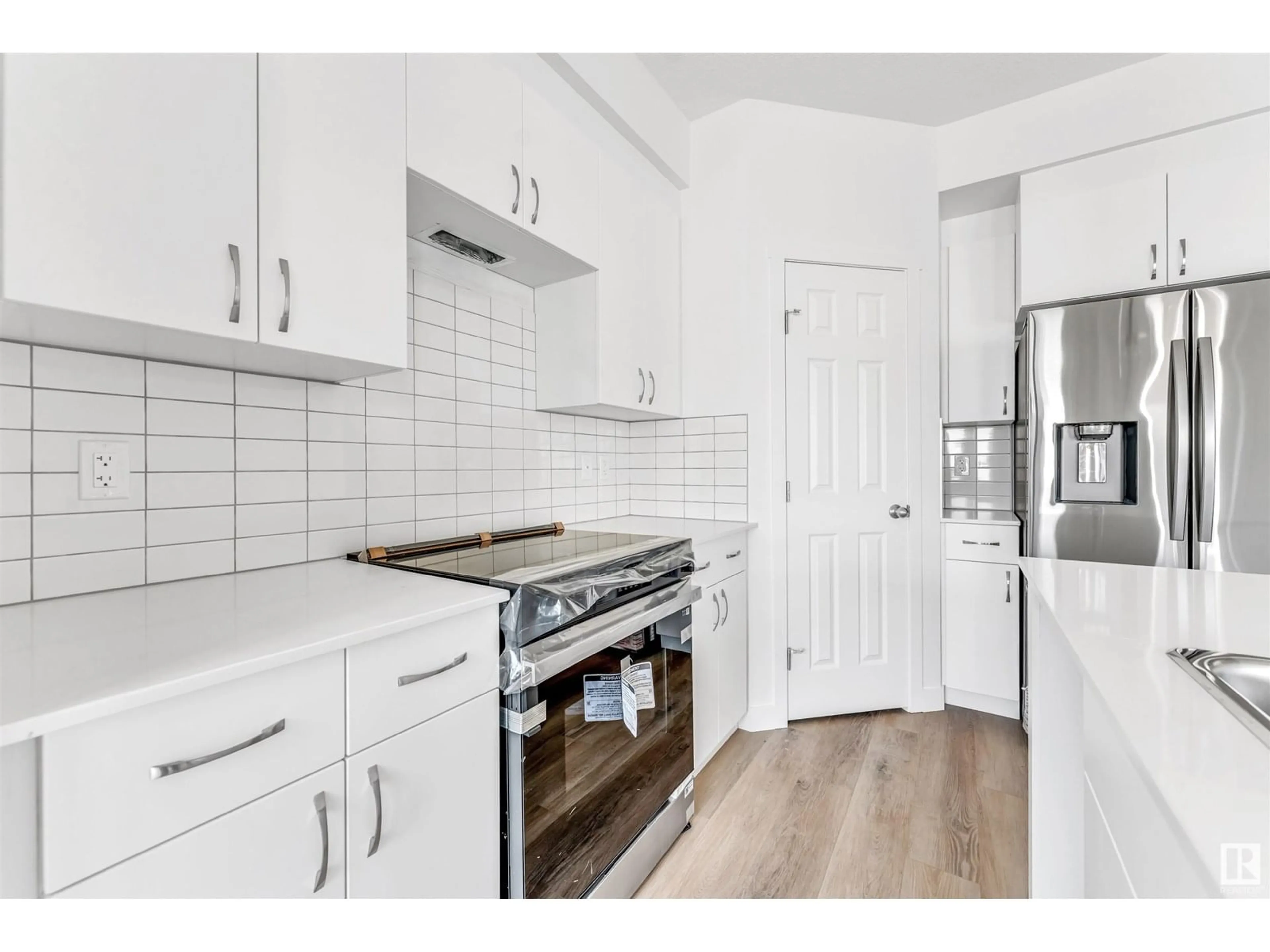 Standard kitchen, unknown for 1216 13 AVE NW, Edmonton Alberta T6T2W2