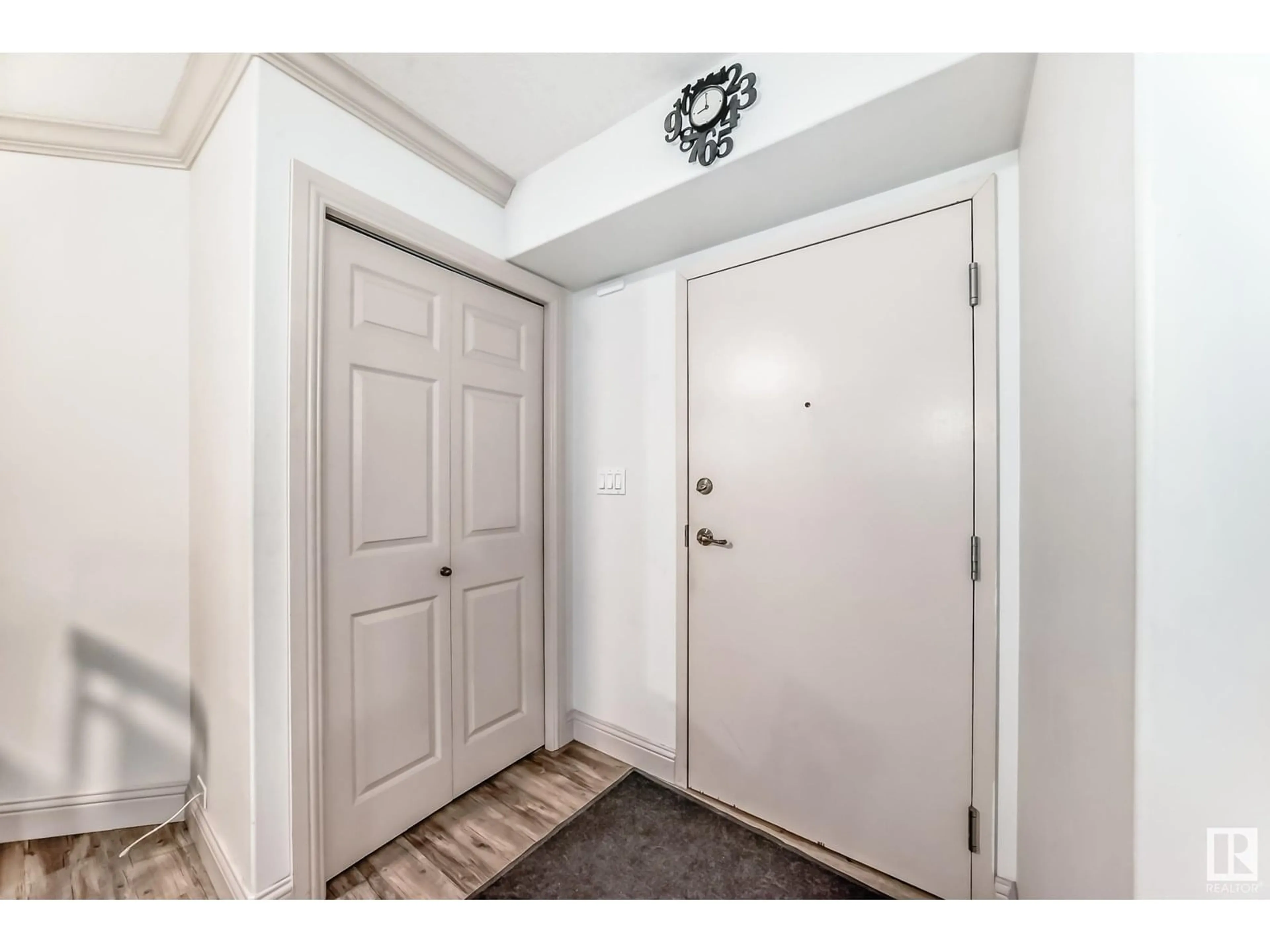 Indoor entryway for #201 - 13005 140 NW, Edmonton Alberta T6V1X1