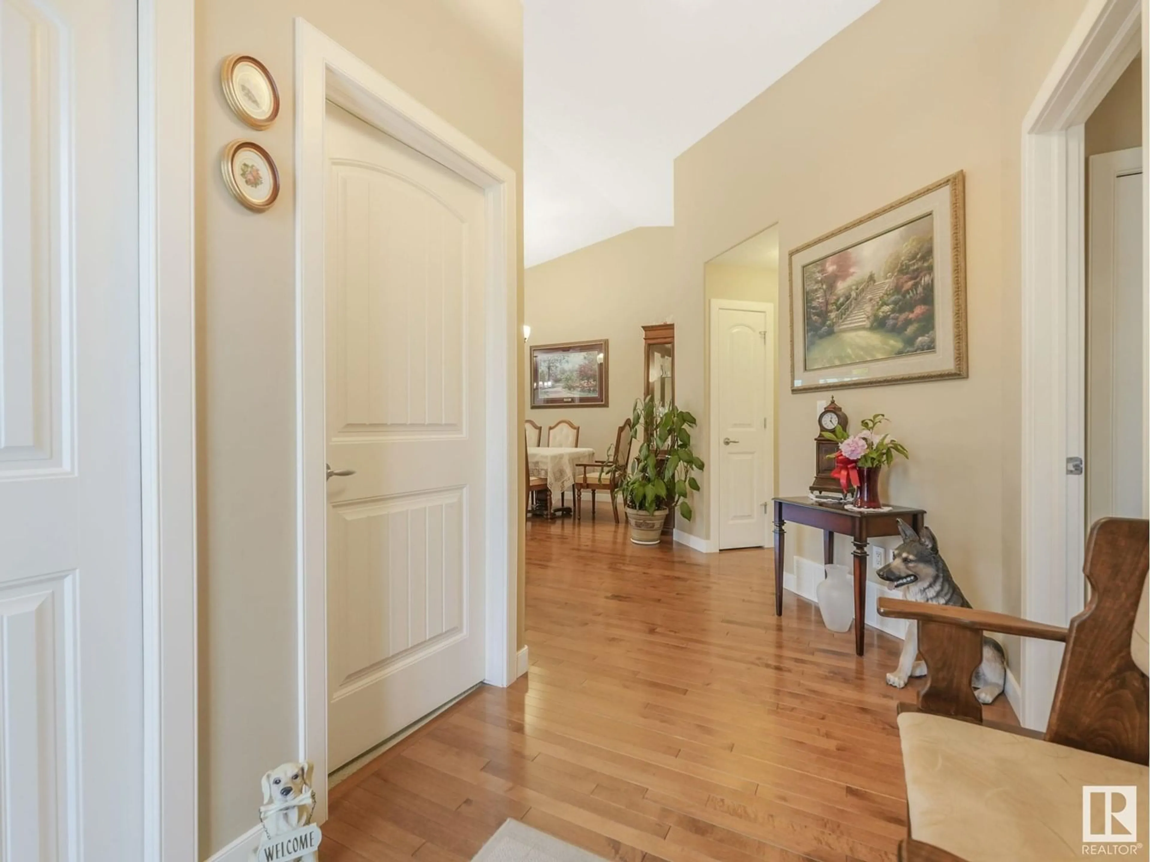 Indoor entryway for 20545 92A AV, Edmonton Alberta T5T3B2