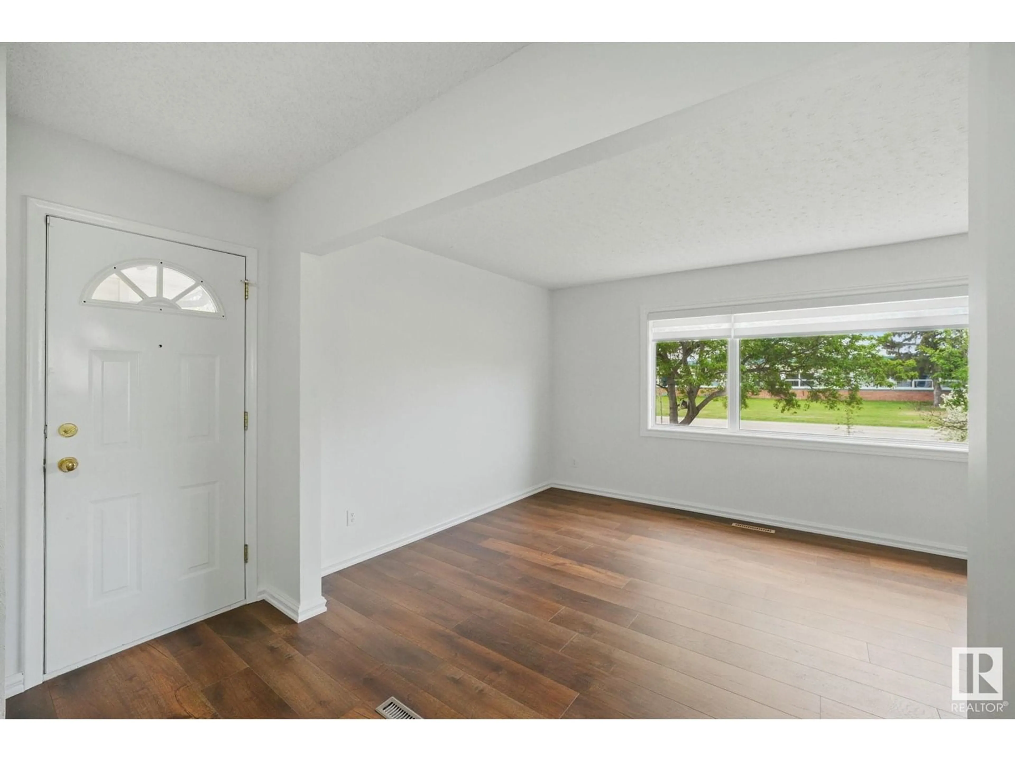 Indoor entryway for 13316 136 AV, Edmonton Alberta T5L4B3