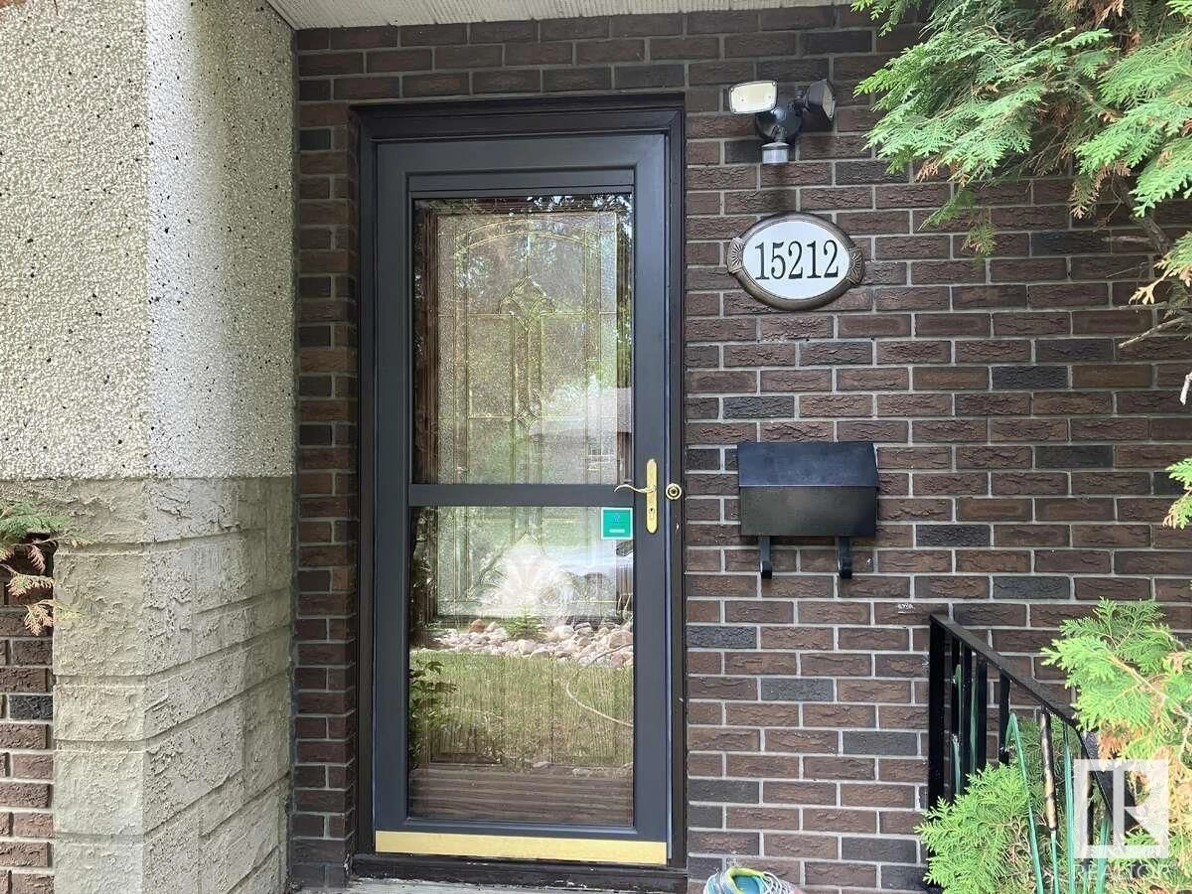 Indoor entryway for 15212 86 AV, Edmonton Alberta T5R4C3