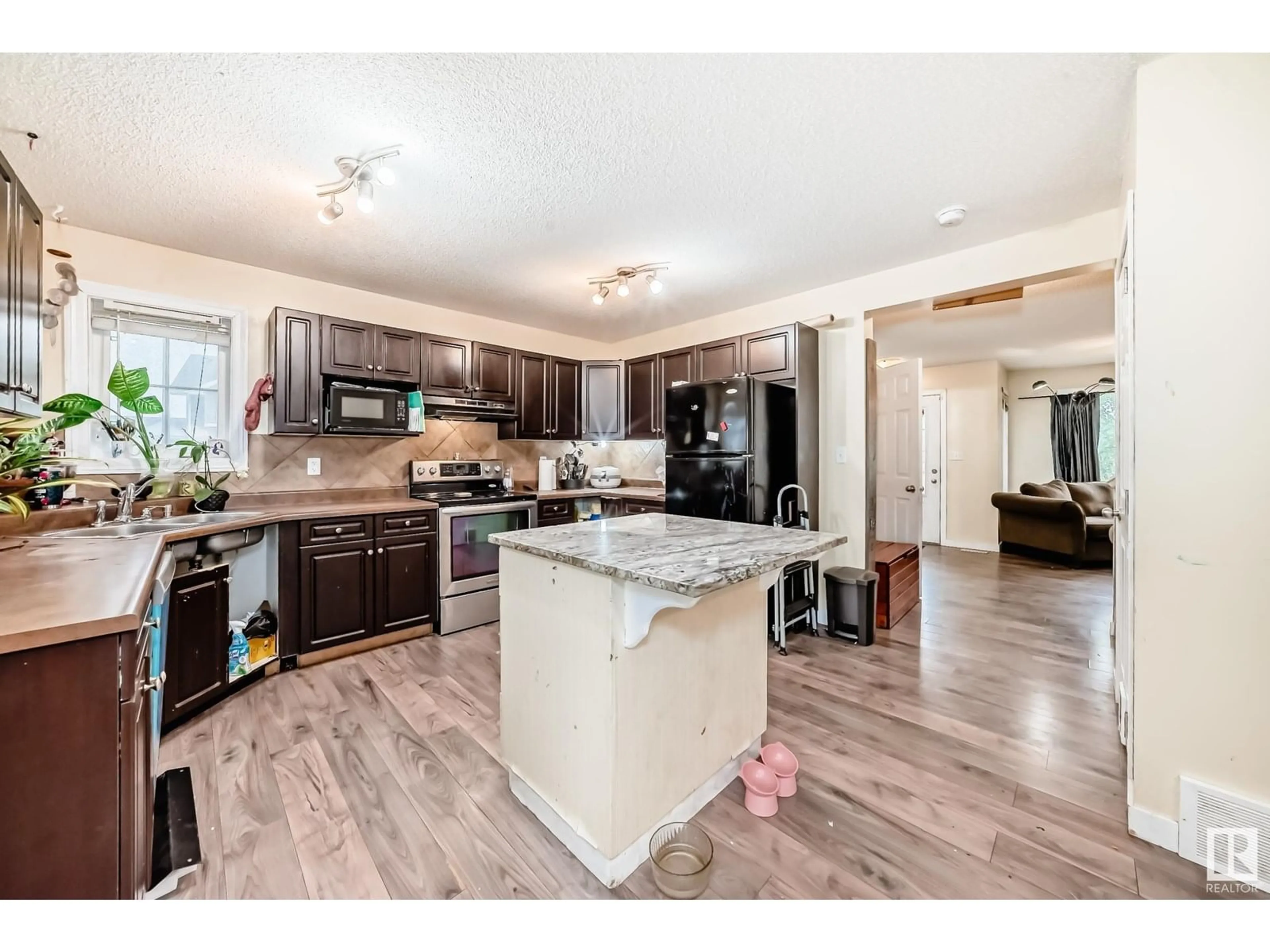 Open concept kitchen, unknown for 591 WATT BV, Edmonton Alberta T6X0N4