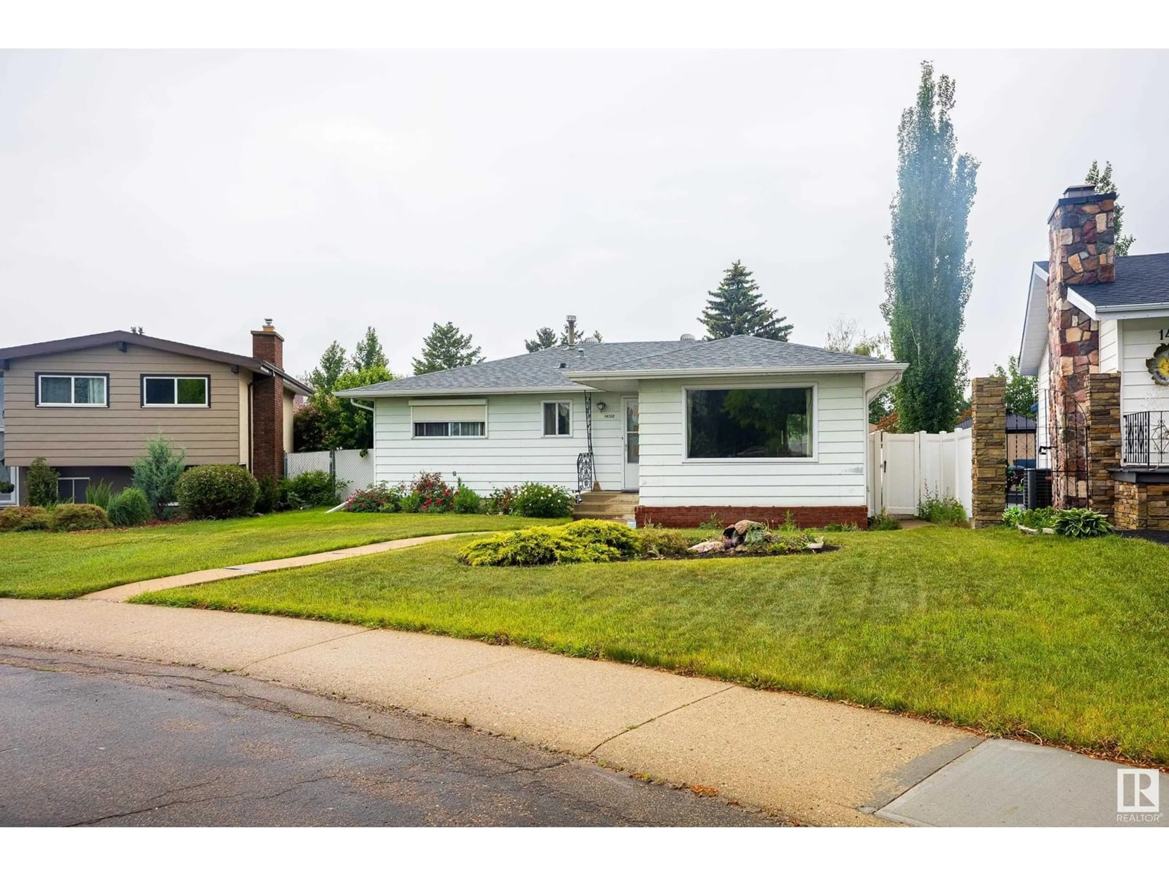 Home with vinyl exterior material, street for 14108 73 ST, Edmonton Alberta T5C0V5