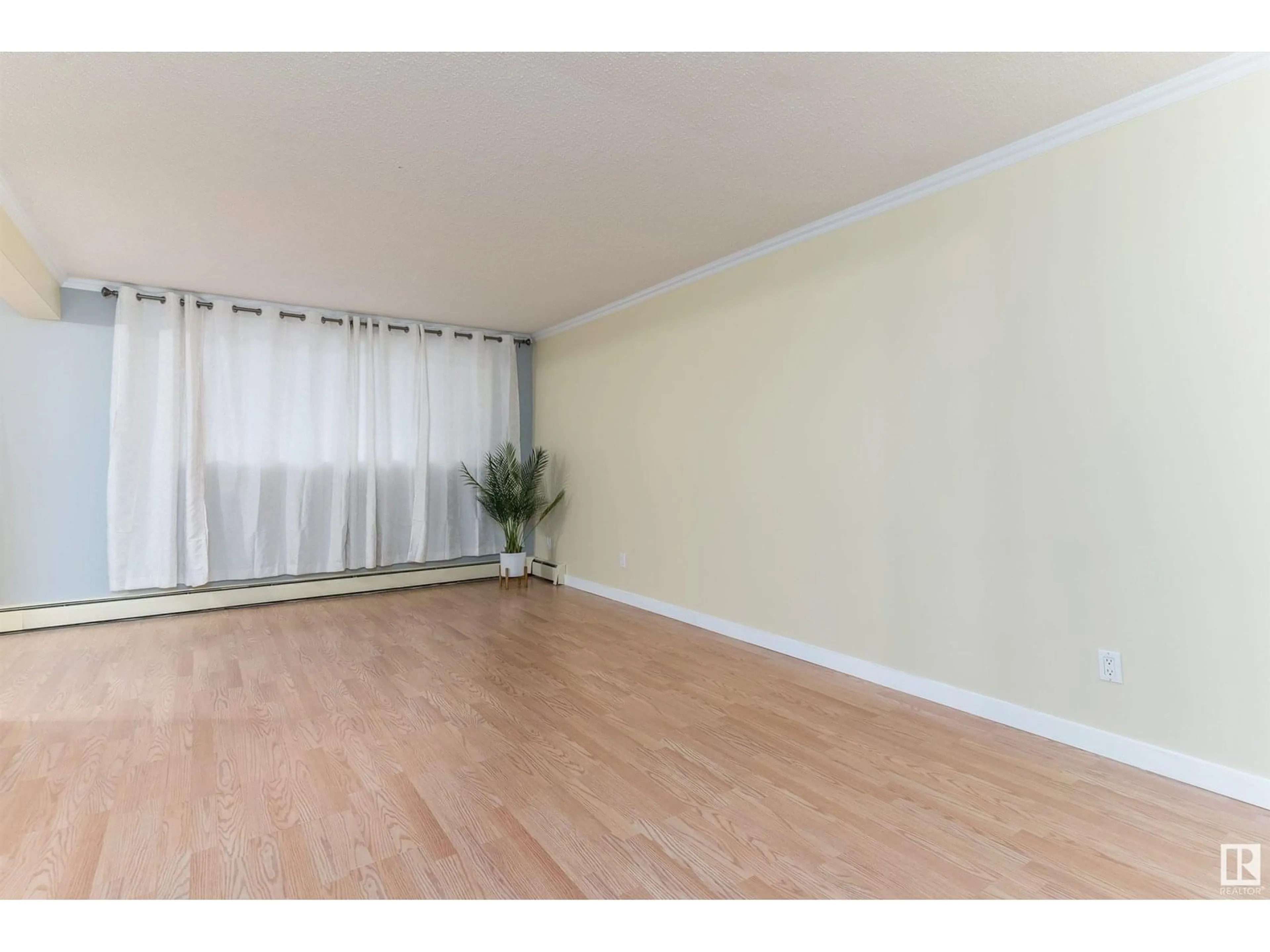 A pic of a room for 9925 83 AV, Edmonton Alberta T6E2B9