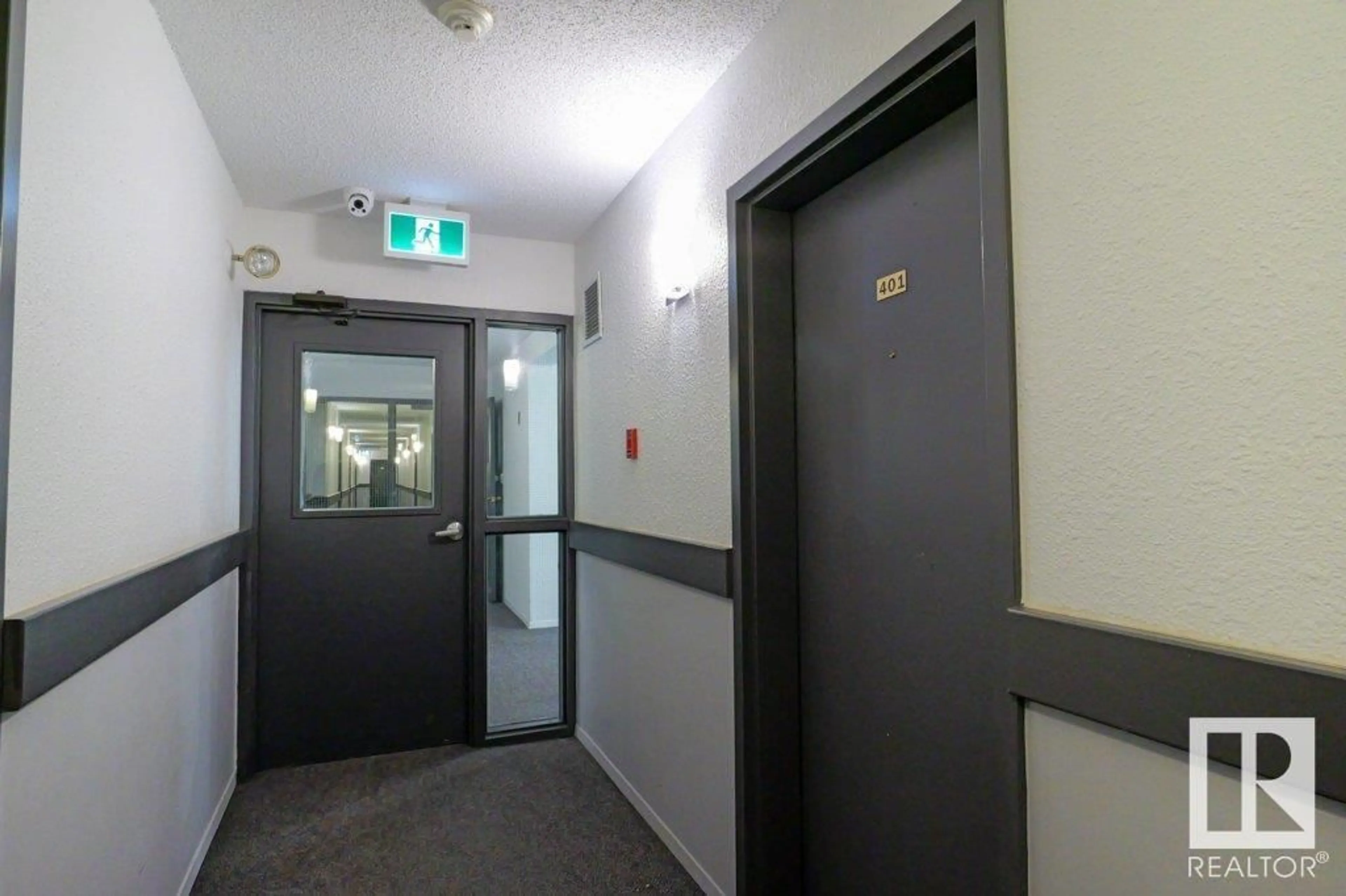 Indoor foyer for 401 - 1624 48 ST NW, Edmonton Alberta T6L5P1