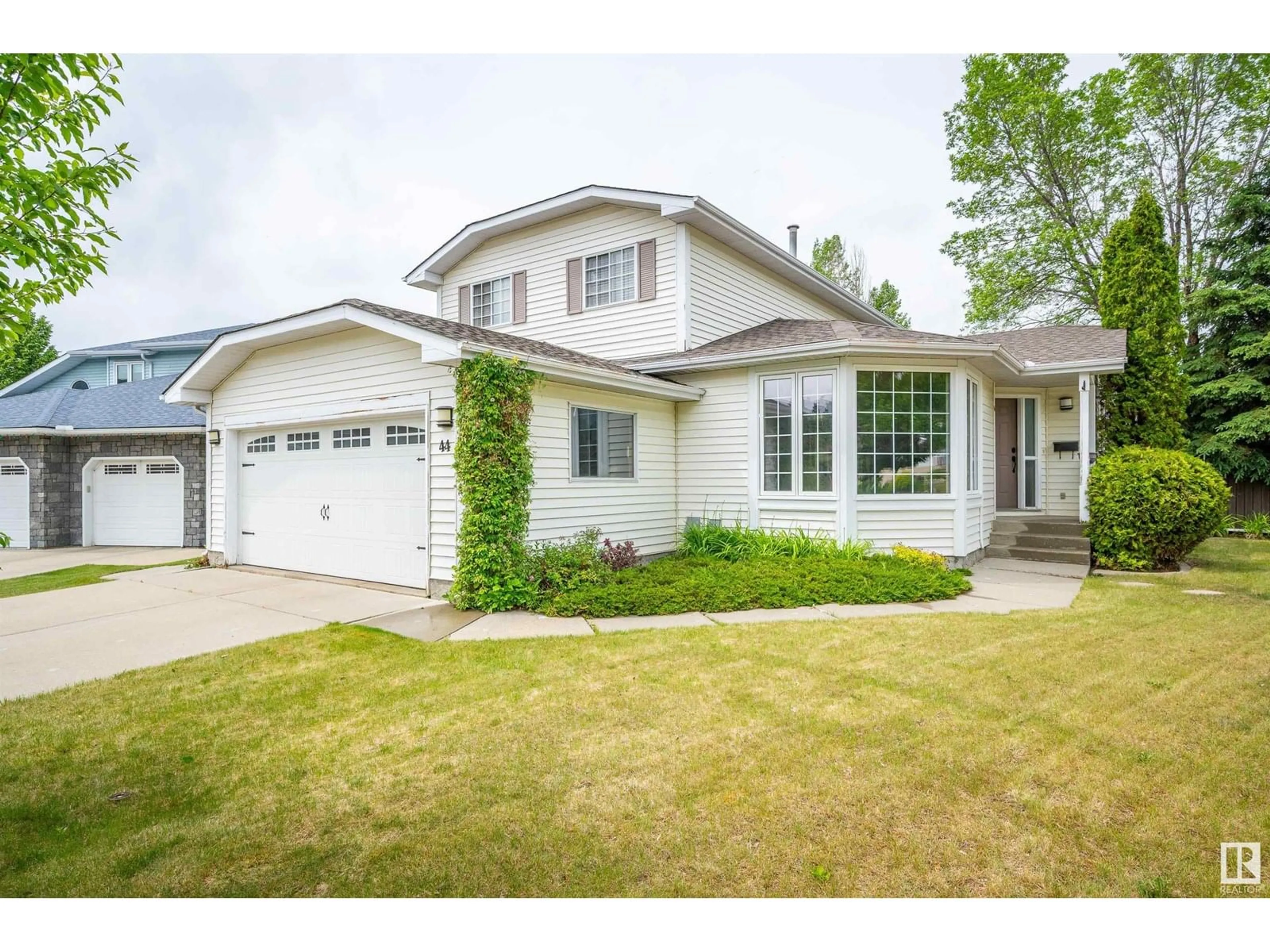 Home with vinyl exterior material, street for 44 HIGHCLIFF RD, Sherwood Park Alberta T8A5K9