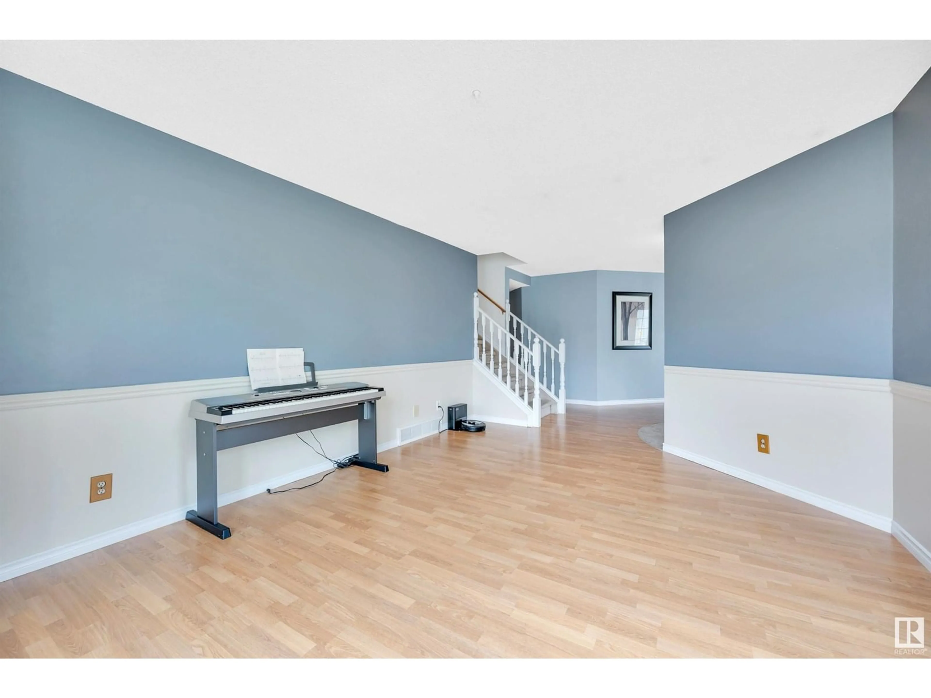 Indoor foyer for 44 HIGHCLIFF RD, Sherwood Park Alberta T8A5K9