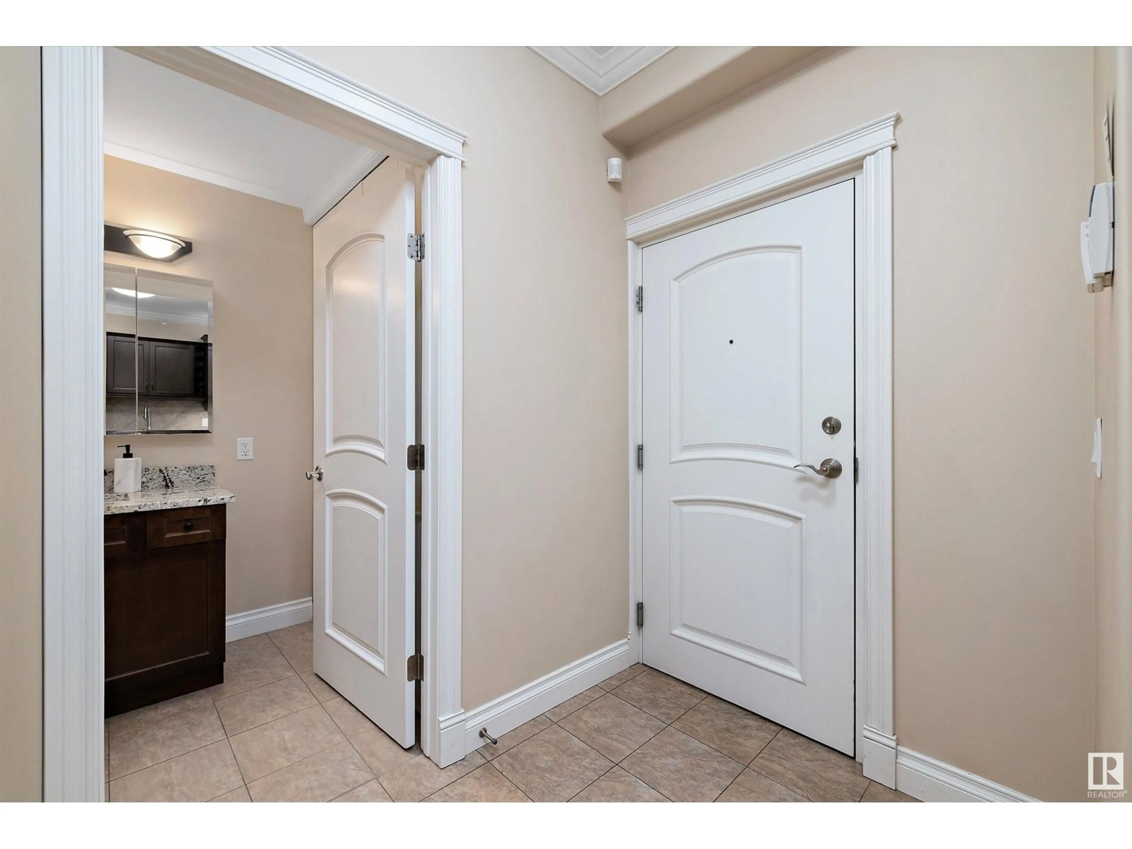 Indoor entryway for #204 - 8631 108 ST, Edmonton Alberta T6E4M5