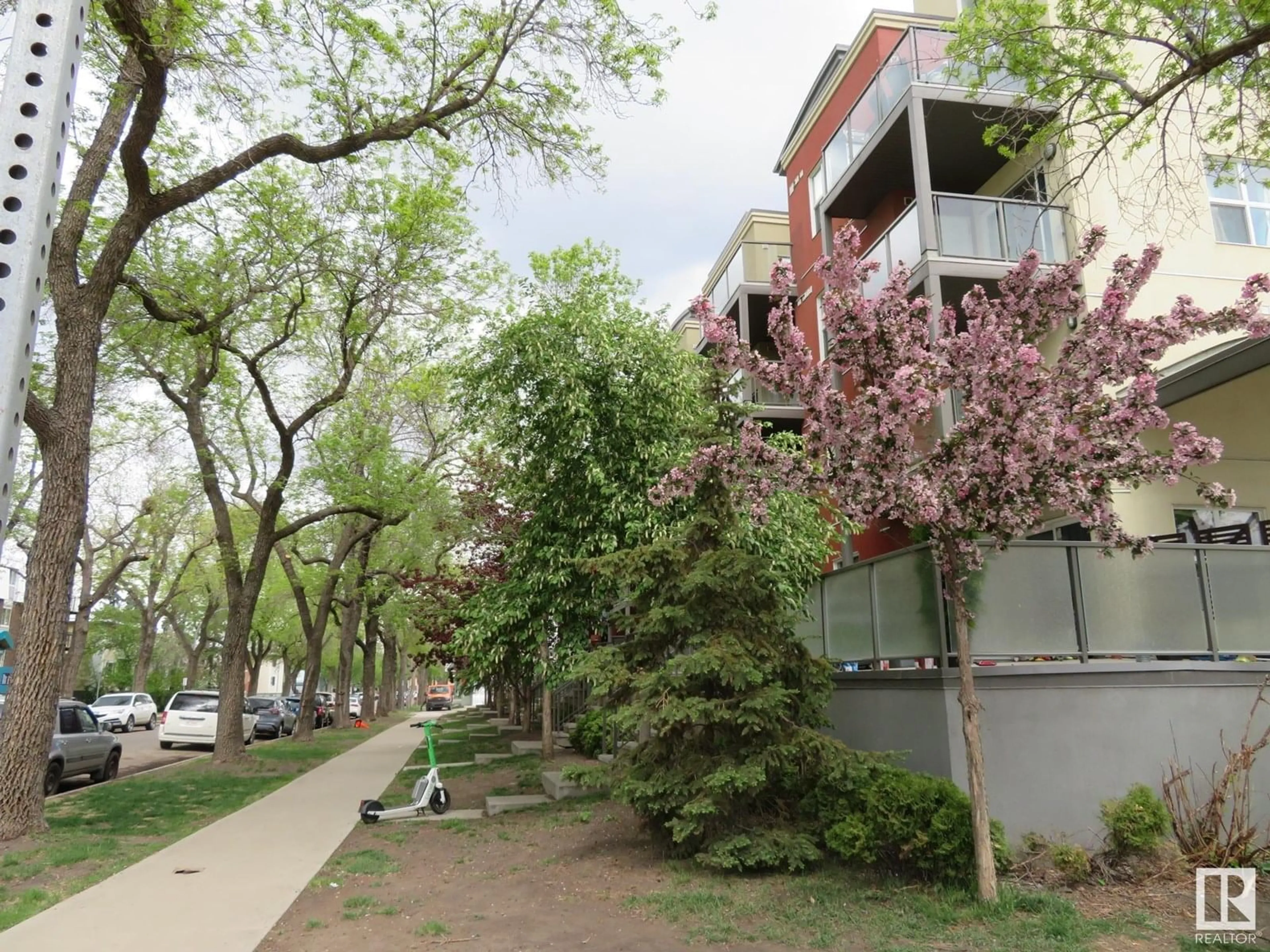 Patio, street for #107 - 10118 106 AV, Edmonton Alberta T5H0B8