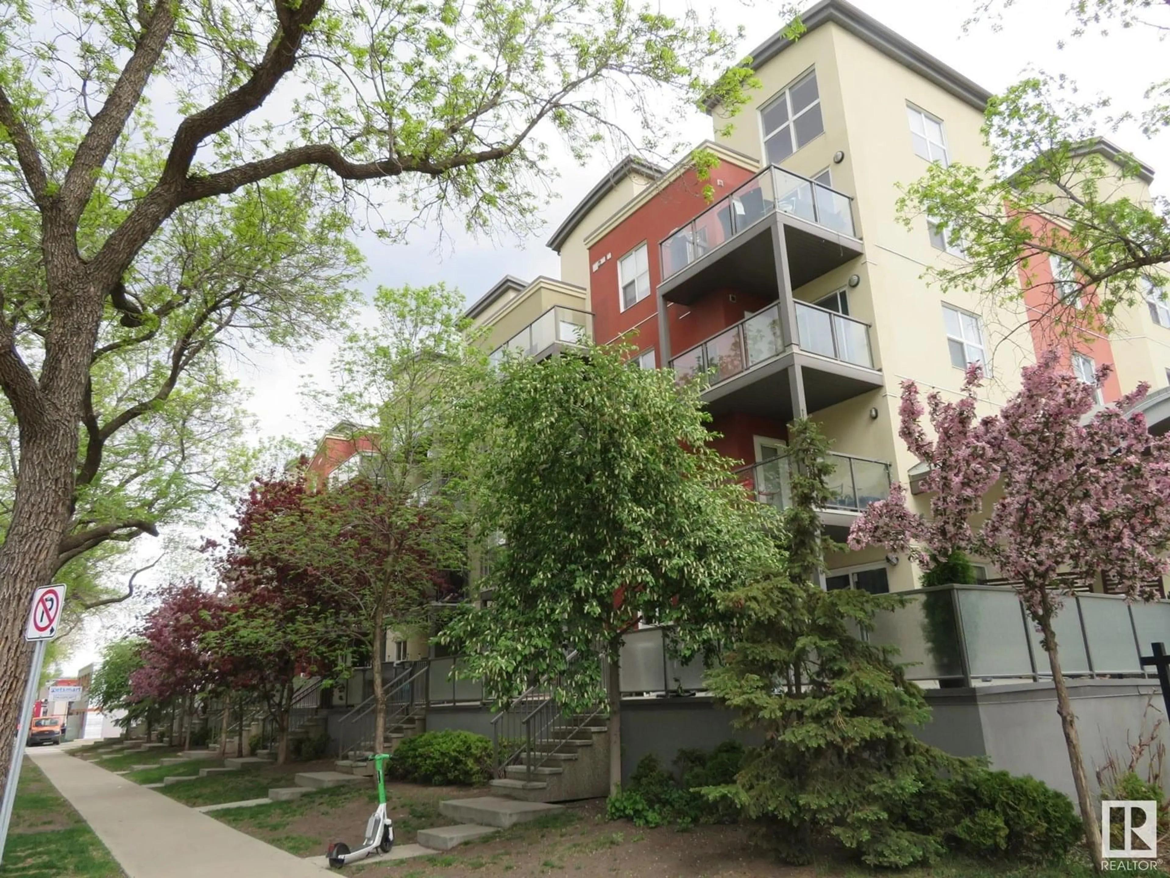 Patio, street for #107 - 10118 106 AV, Edmonton Alberta T5H0B8
