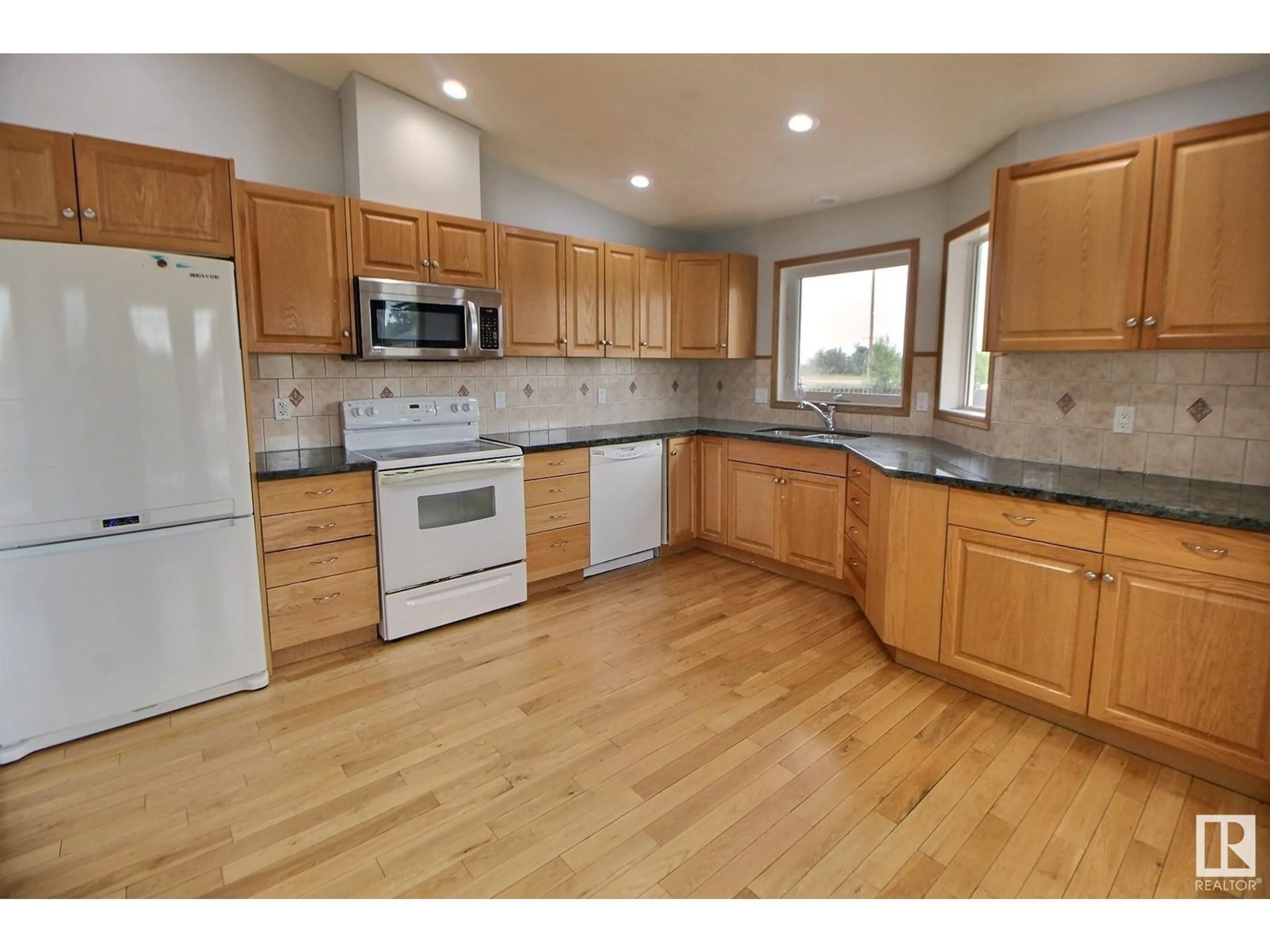 Standard kitchen, unknown for 5236 49 AV, Onoway Alberta T0E1V0