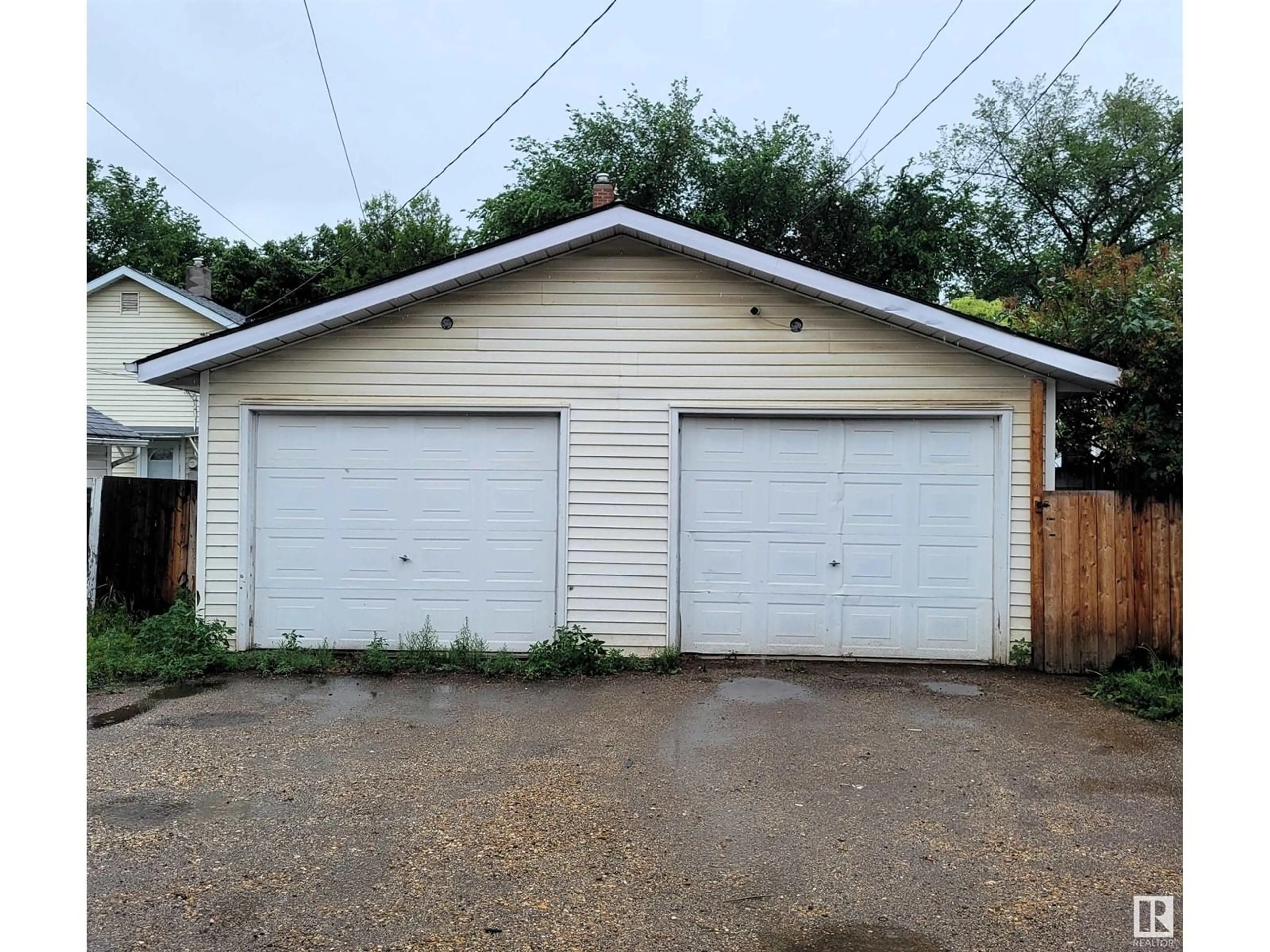 Shed for 11423 - 11421 89 ST, Edmonton Alberta T5B3T7