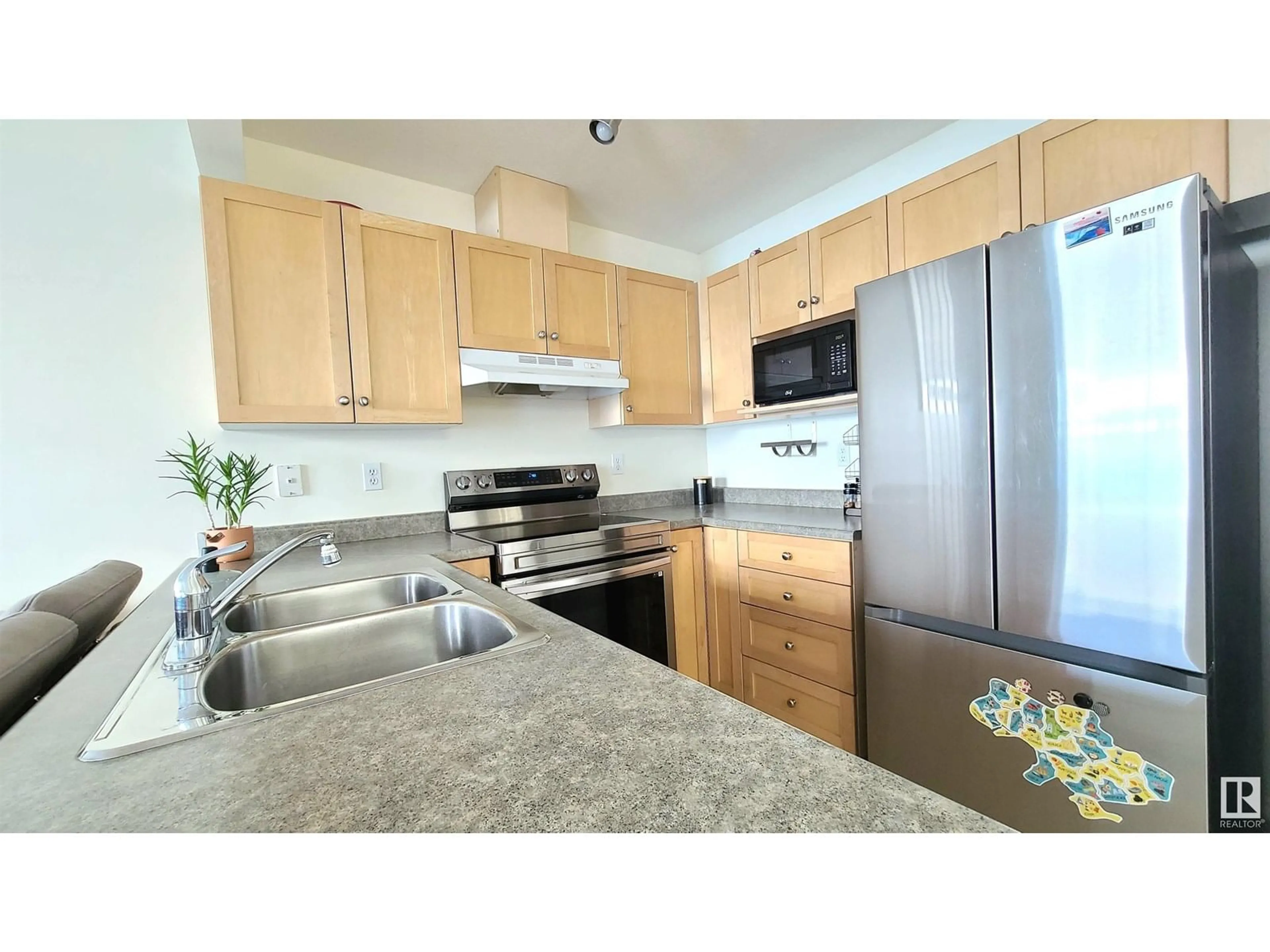 Standard kitchen, unknown for 132 16823 84 ST NW, Edmonton Alberta T5Z3S4
