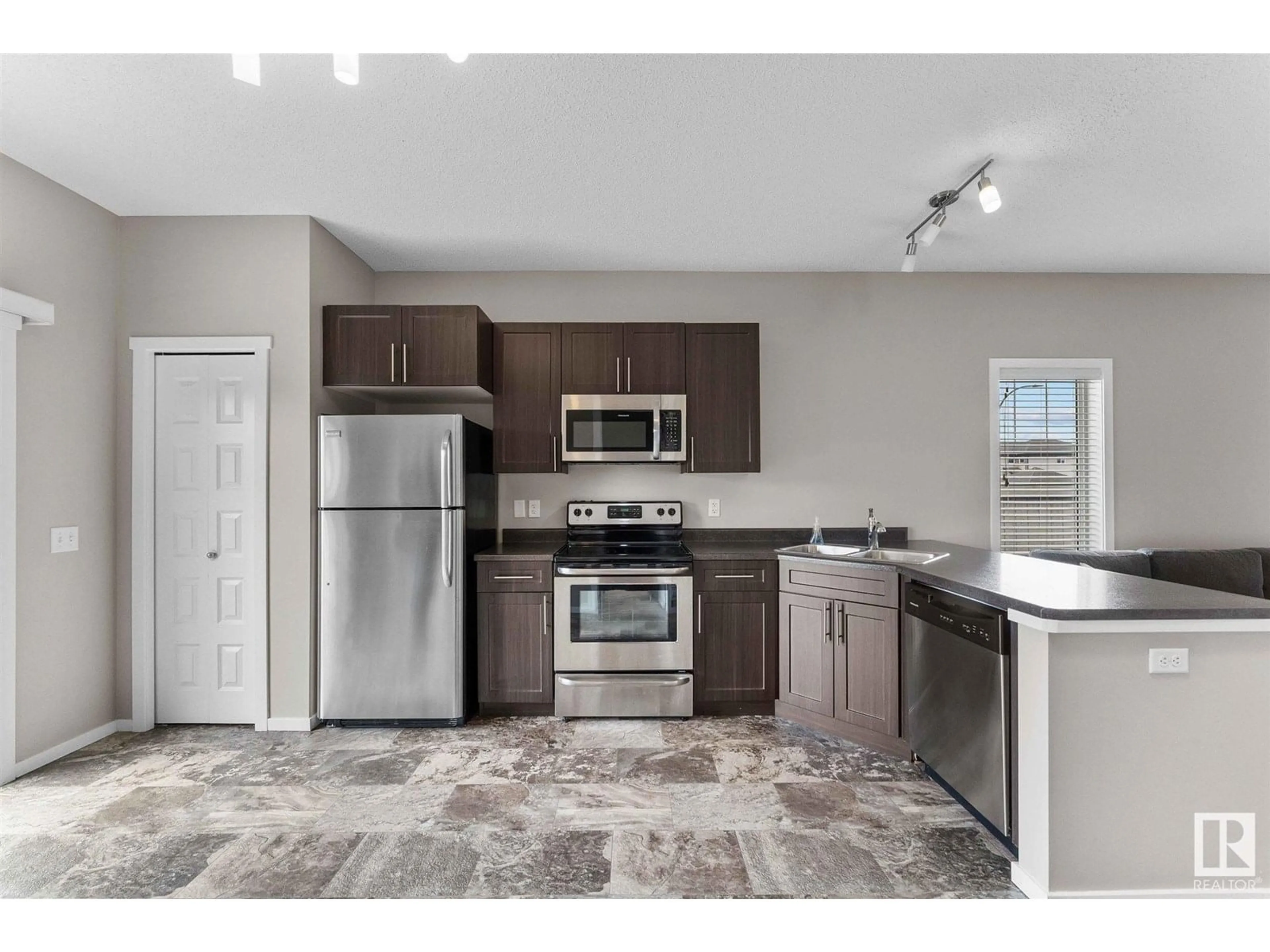 Standard kitchen, unknown for 219 BRICKYARD PL, Stony Plain Alberta T7Z0L2