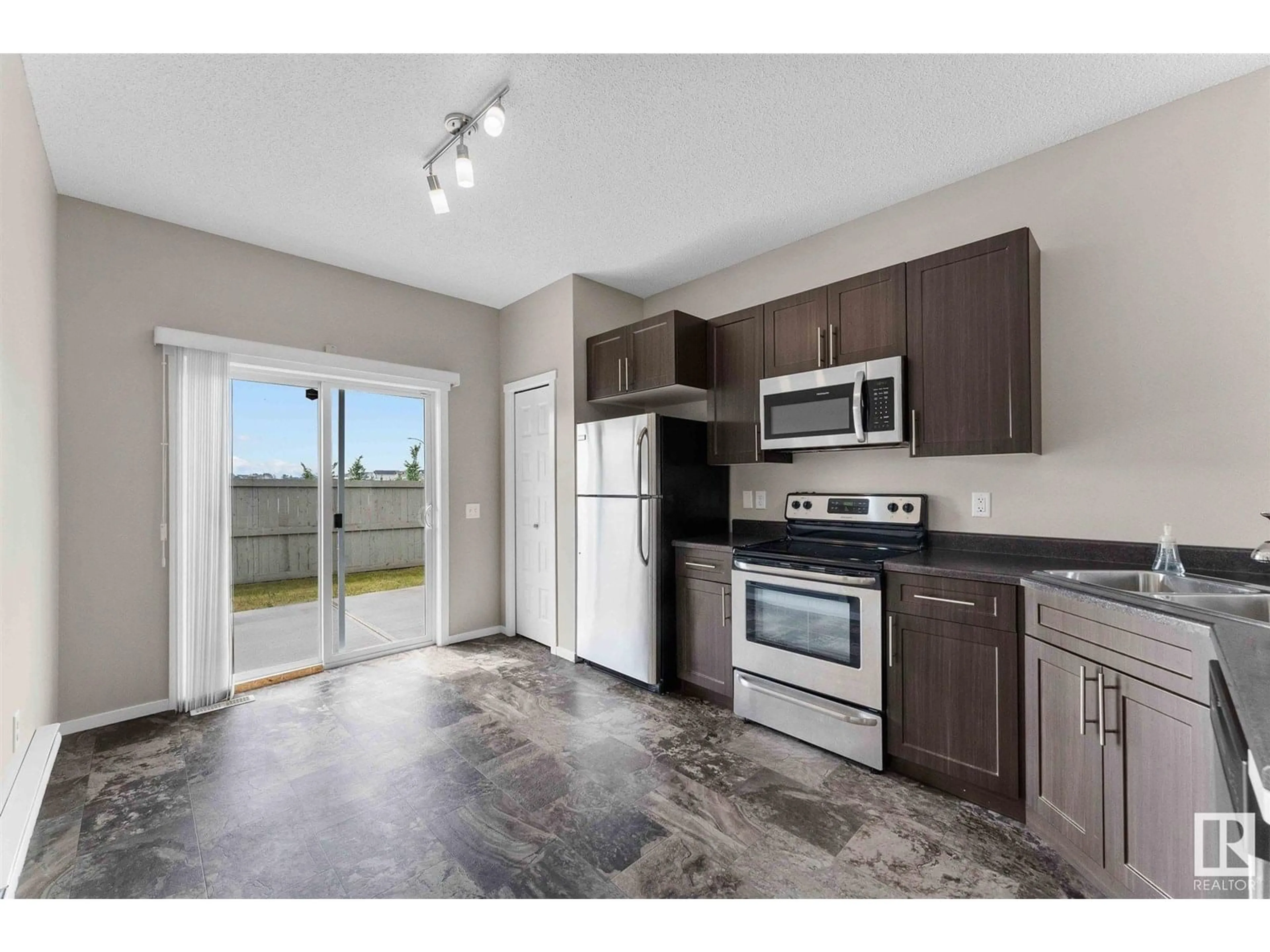 Standard kitchen, unknown for 219 BRICKYARD PL, Stony Plain Alberta T7Z0L2
