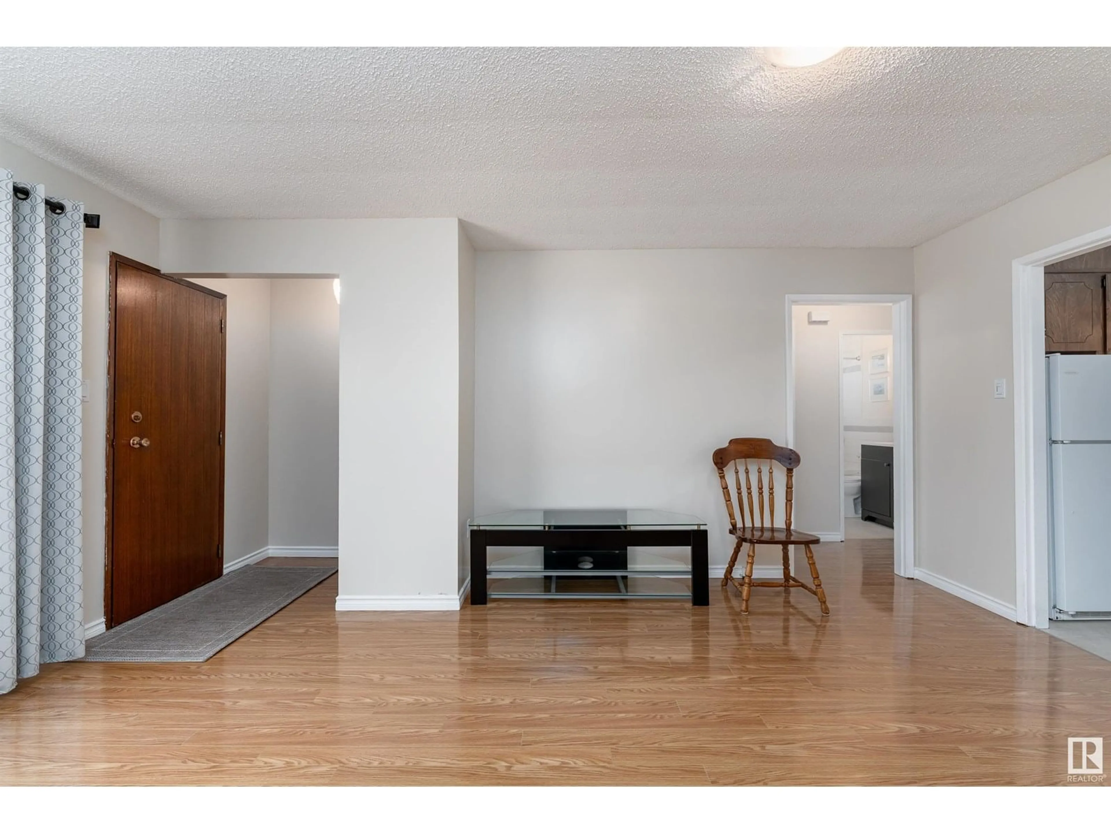 Indoor entryway for 15820 100 AV NW, Edmonton Alberta T5P0L2