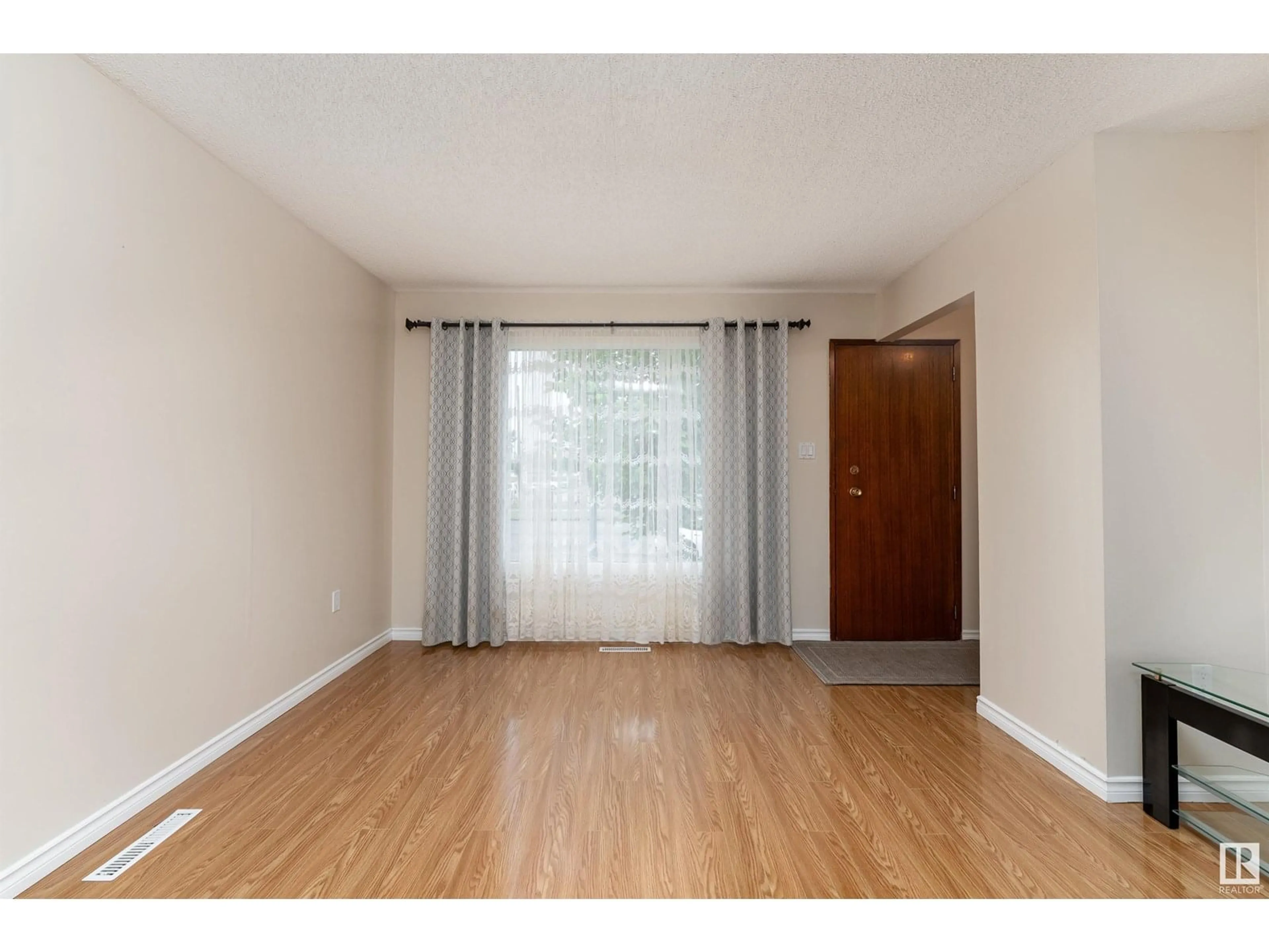 A pic of a room for 15820 100 AV NW, Edmonton Alberta T5P0L2