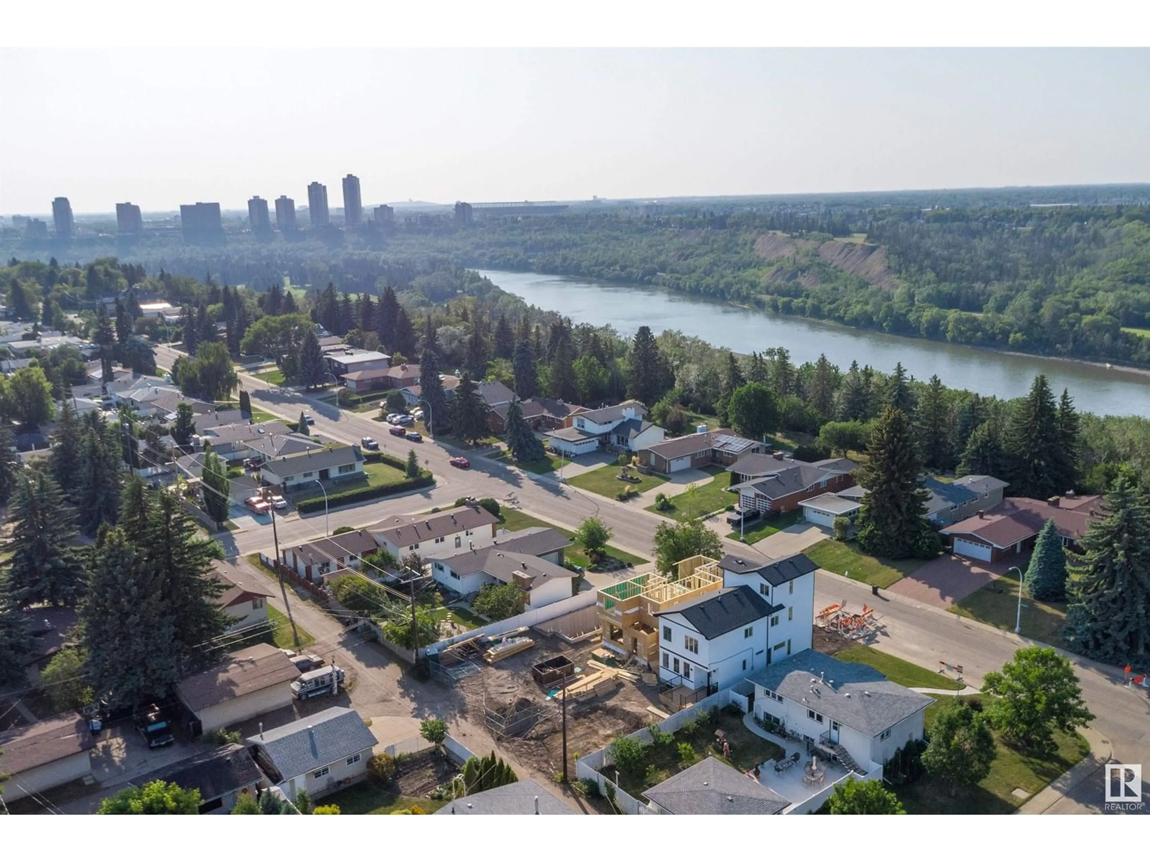A pic from outside/outdoor area/front of a property/back of a property/a pic from drone, water/lake/river/ocean view for 7509 ROWLAND RD, Edmonton Alberta T6A3W4