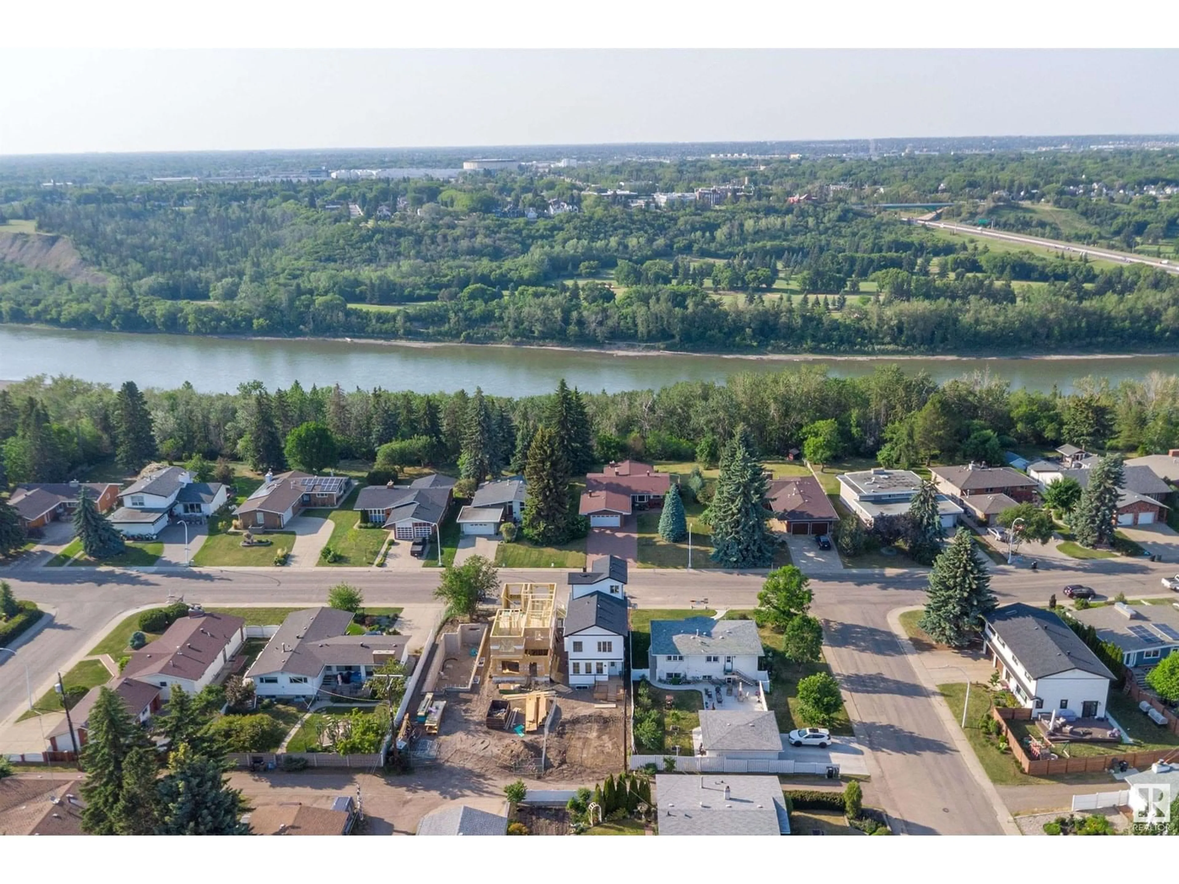 A pic from outside/outdoor area/front of a property/back of a property/a pic from drone, water/lake/river/ocean view for 7509 ROWLAND RD, Edmonton Alberta T6A3W4