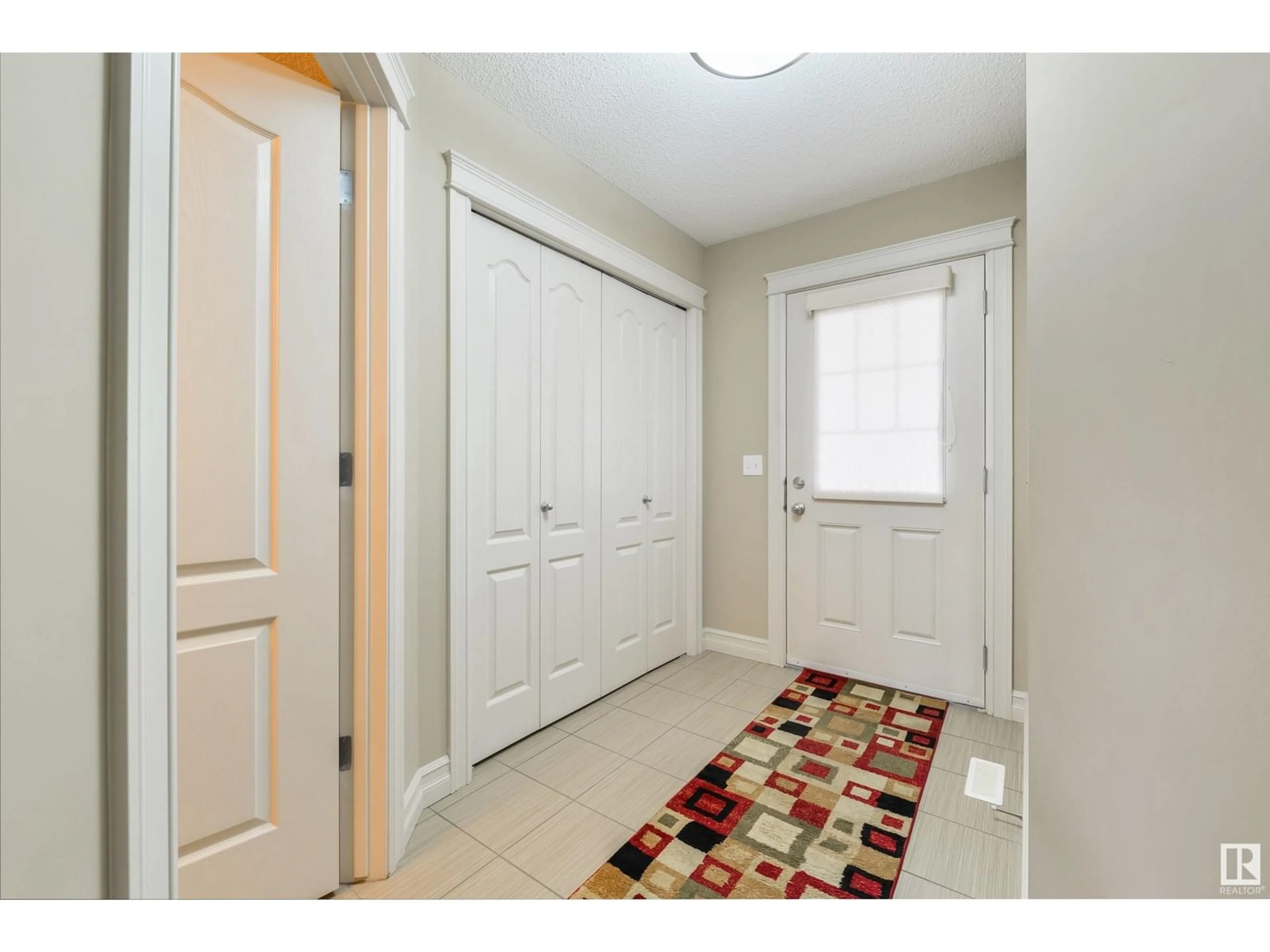 Indoor entryway for 2404 CASSELMAN CR, Edmonton Alberta T6W0W2