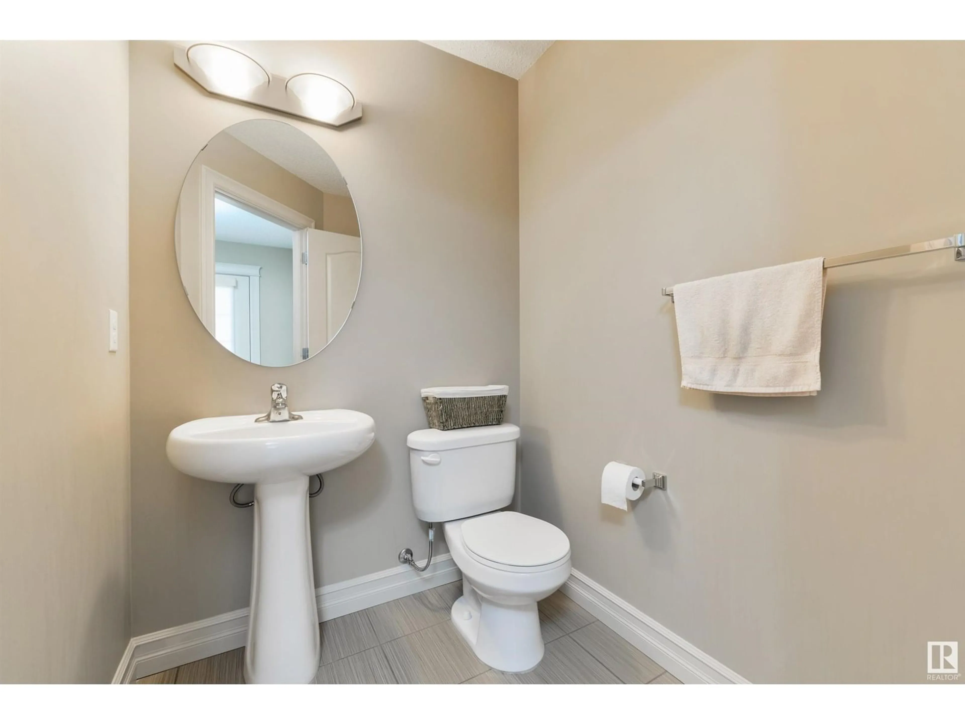 Standard bathroom, ceramic/tile floor for 2404 CASSELMAN CR, Edmonton Alberta T6W0W2