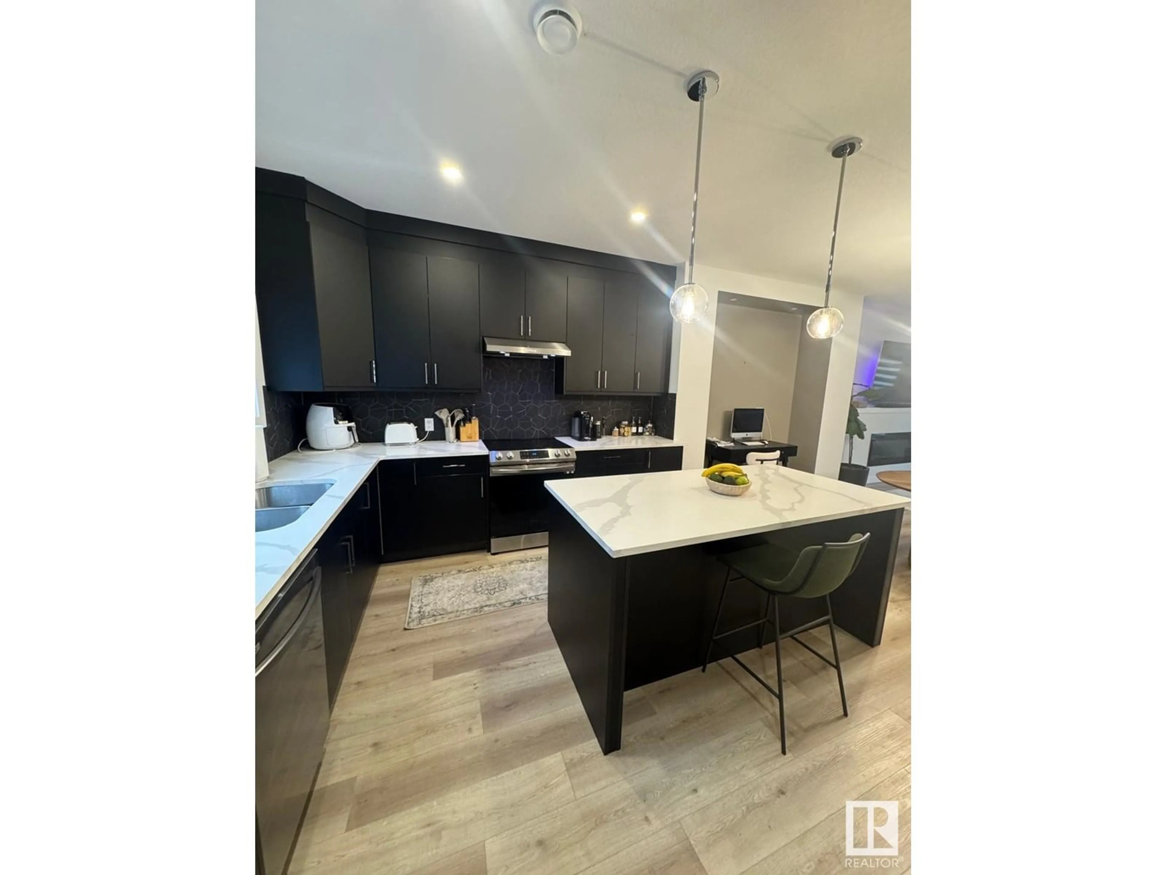 Contemporary kitchen, unknown for 10 - 36 SALISBURY WY, Sherwood Park Alberta T8B1K4