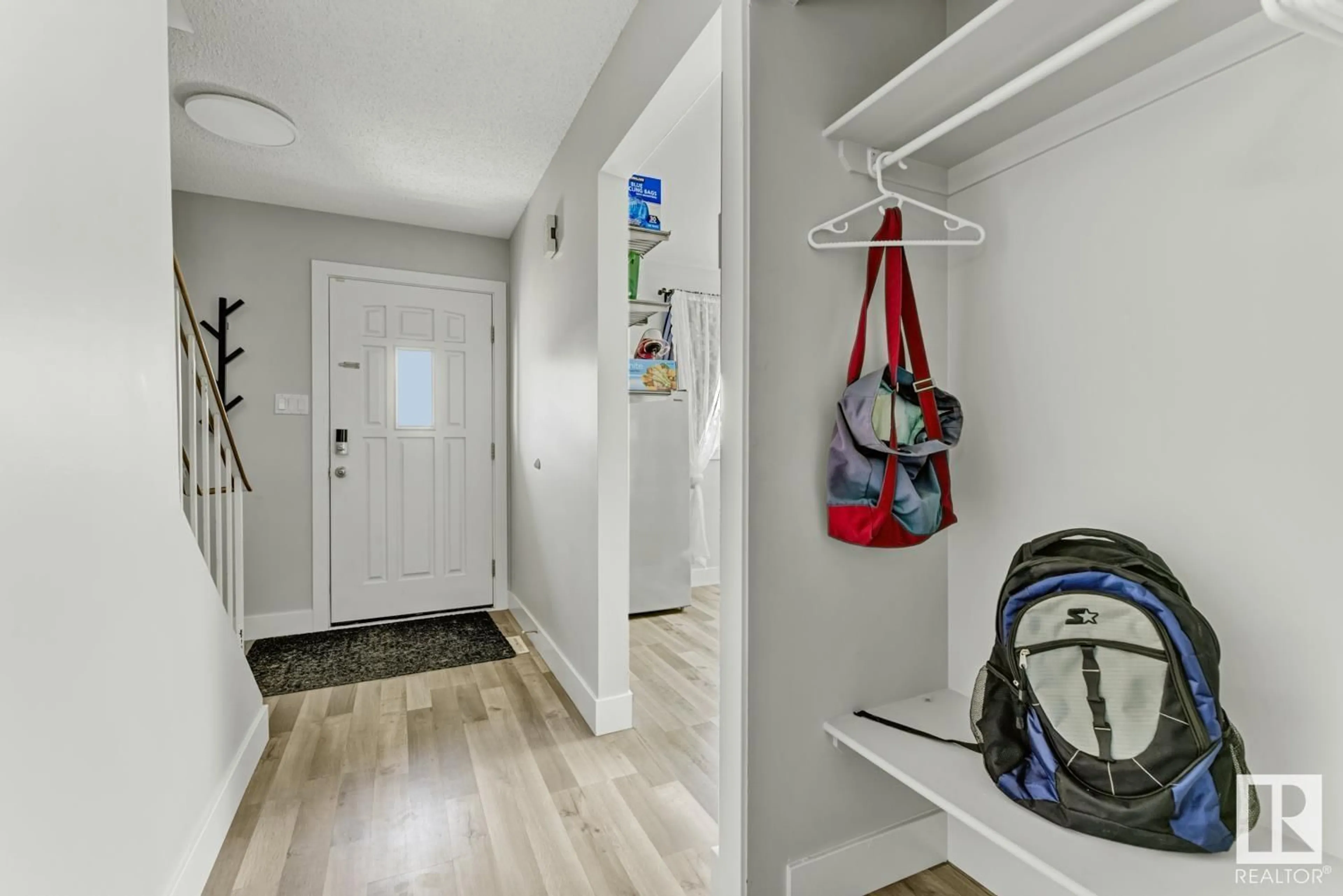 Indoor entryway for NW - 3532 49A ST, Edmonton Alberta T6L3V9