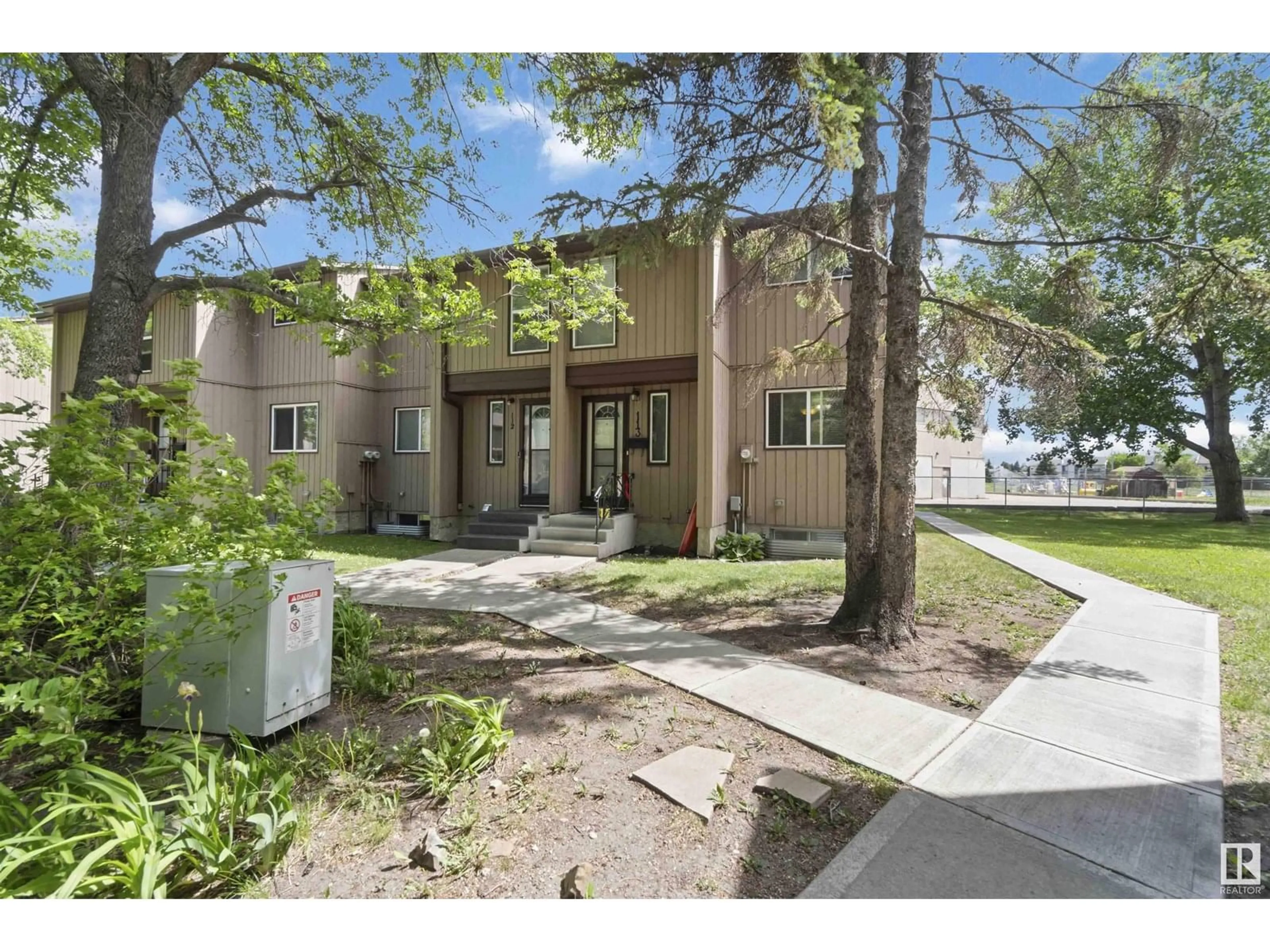 Indoor foyer for NW - 113 10633 AV, Edmonton Alberta T6J4N4