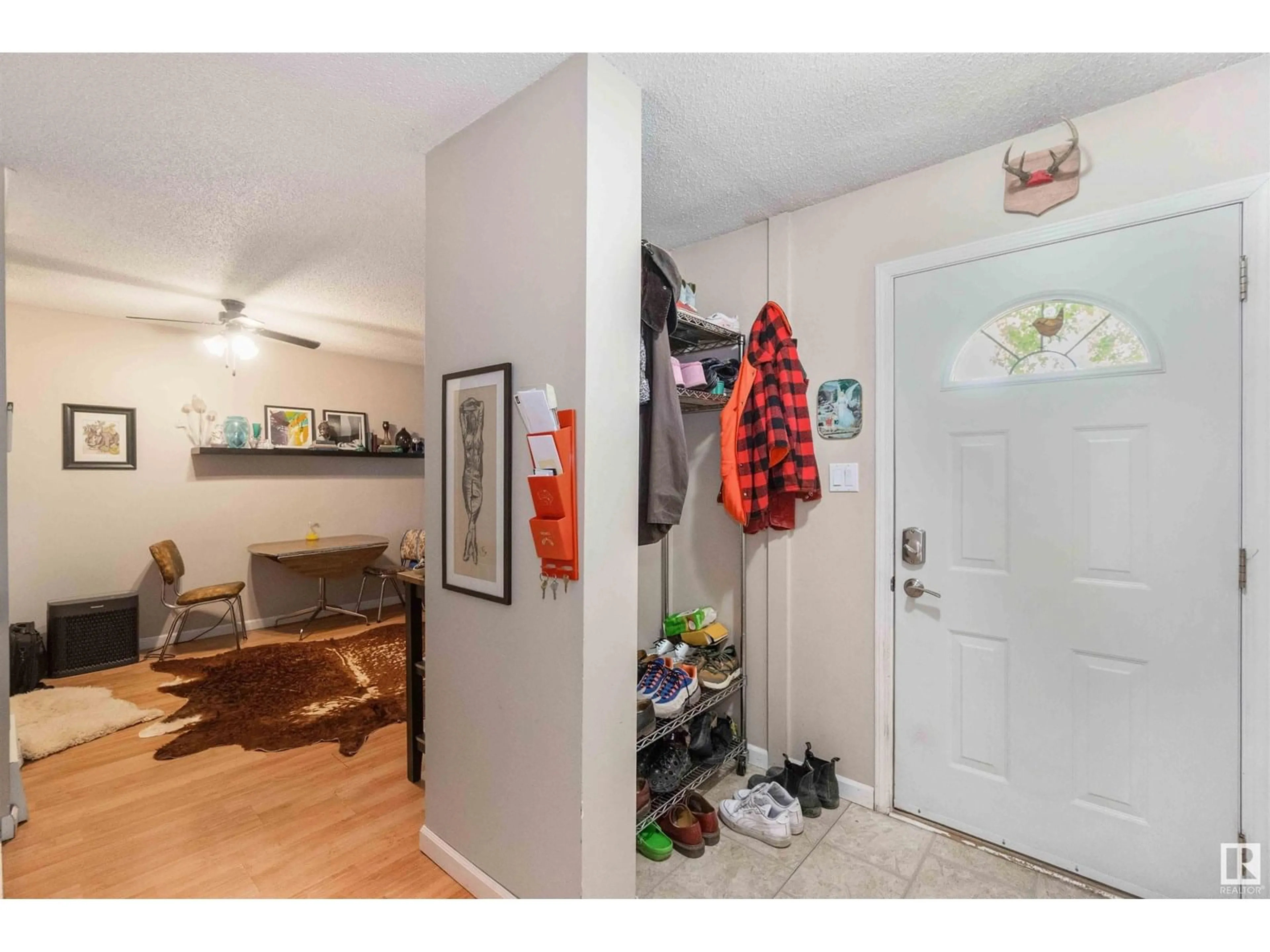 Indoor entryway for 7026 MILLWOODS RD, Edmonton Alberta T6K3M3