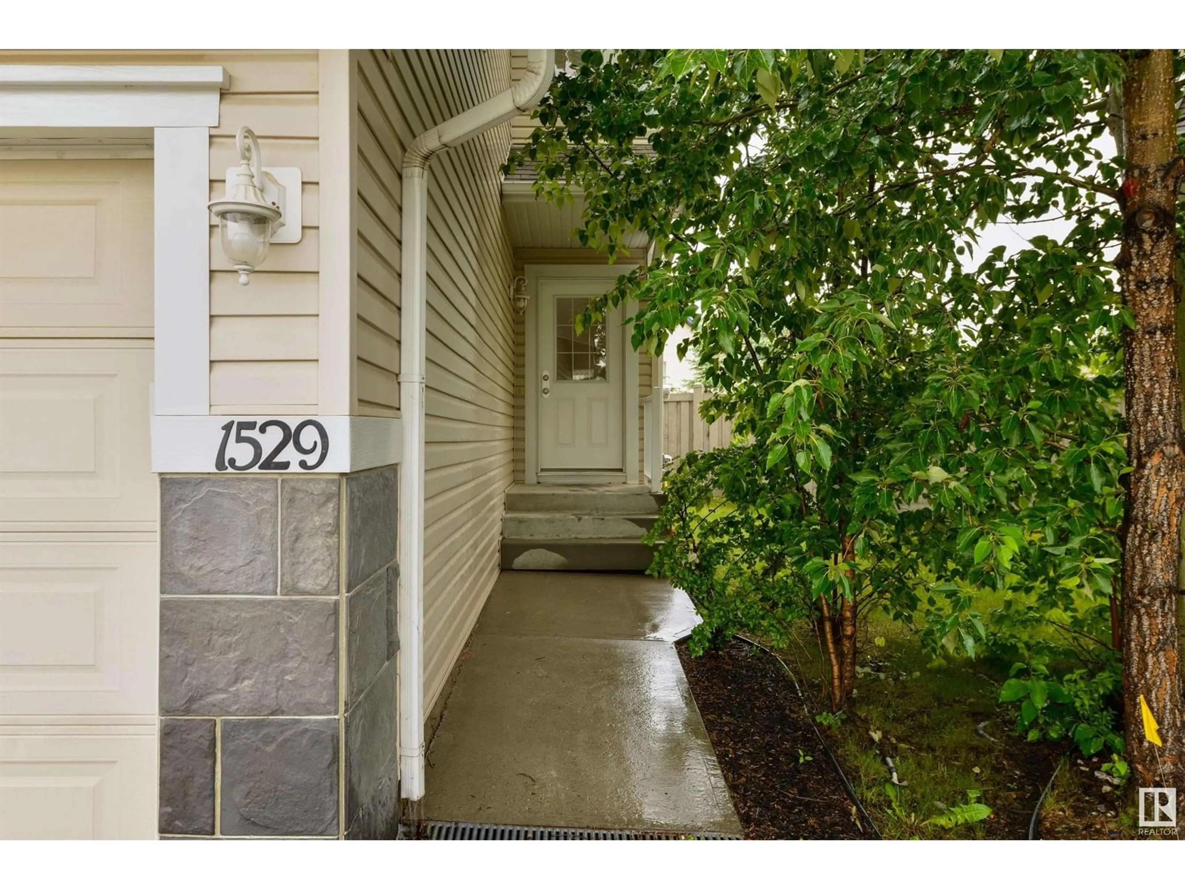 Indoor entryway for 1529 MCMILLIAN PL, Edmonton Alberta T6W1V6