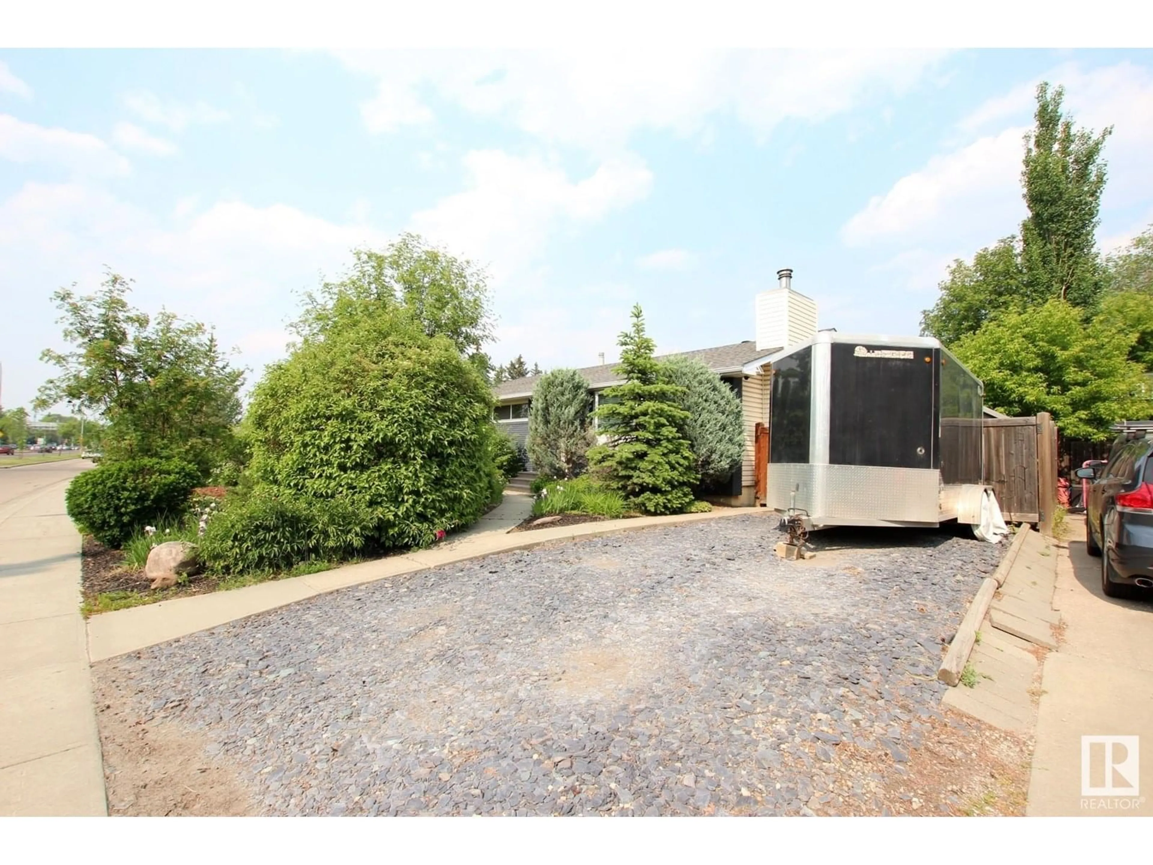A pic from outside/outdoor area/front of a property/back of a property/a pic from drone, street for 159 LAURIER DR, Edmonton Alberta T5R5P9
