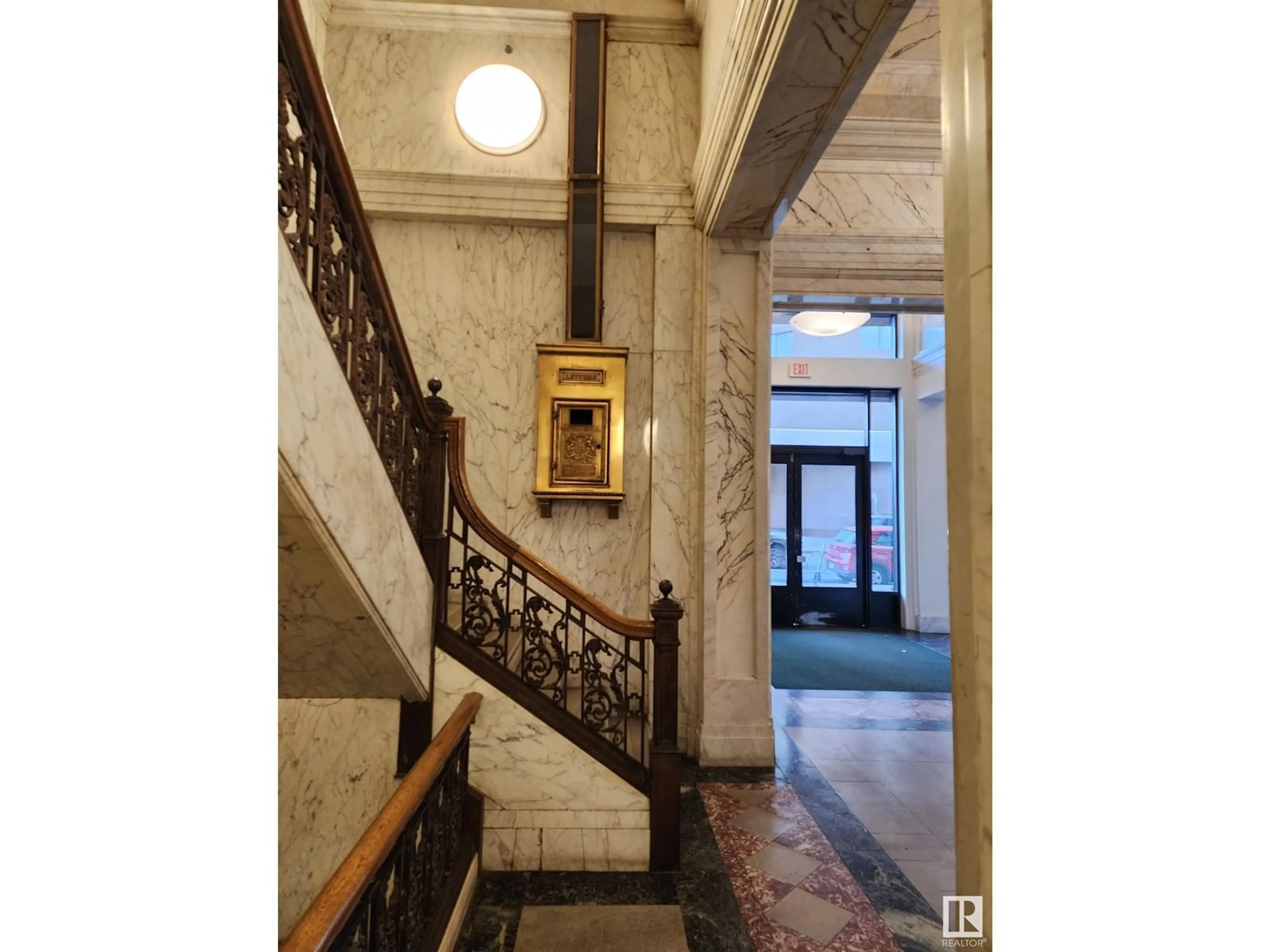 Indoor foyer for 307 - 10134 100 ST, Edmonton Alberta T5J0N8